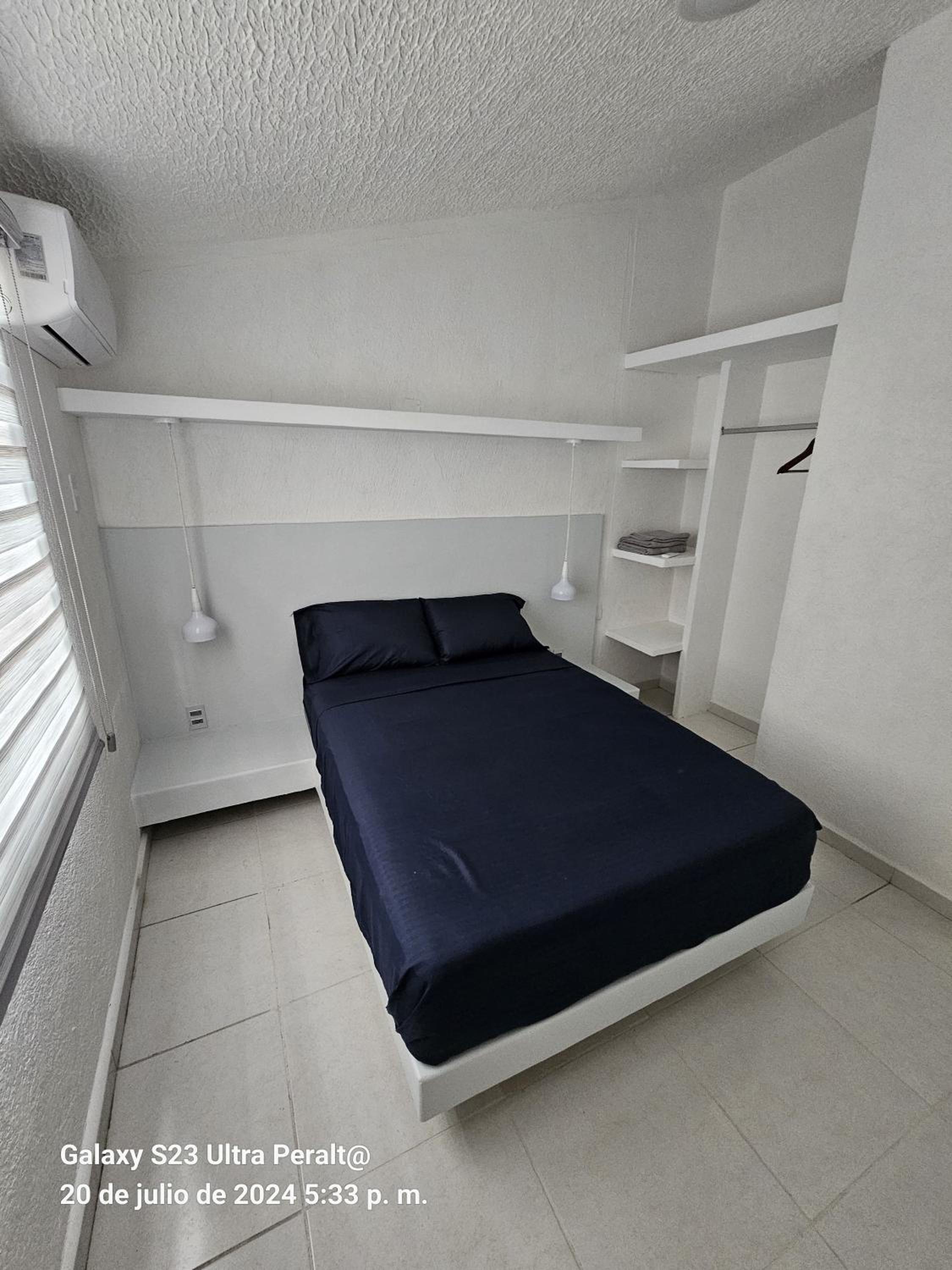 One-Bedroom House photo 1