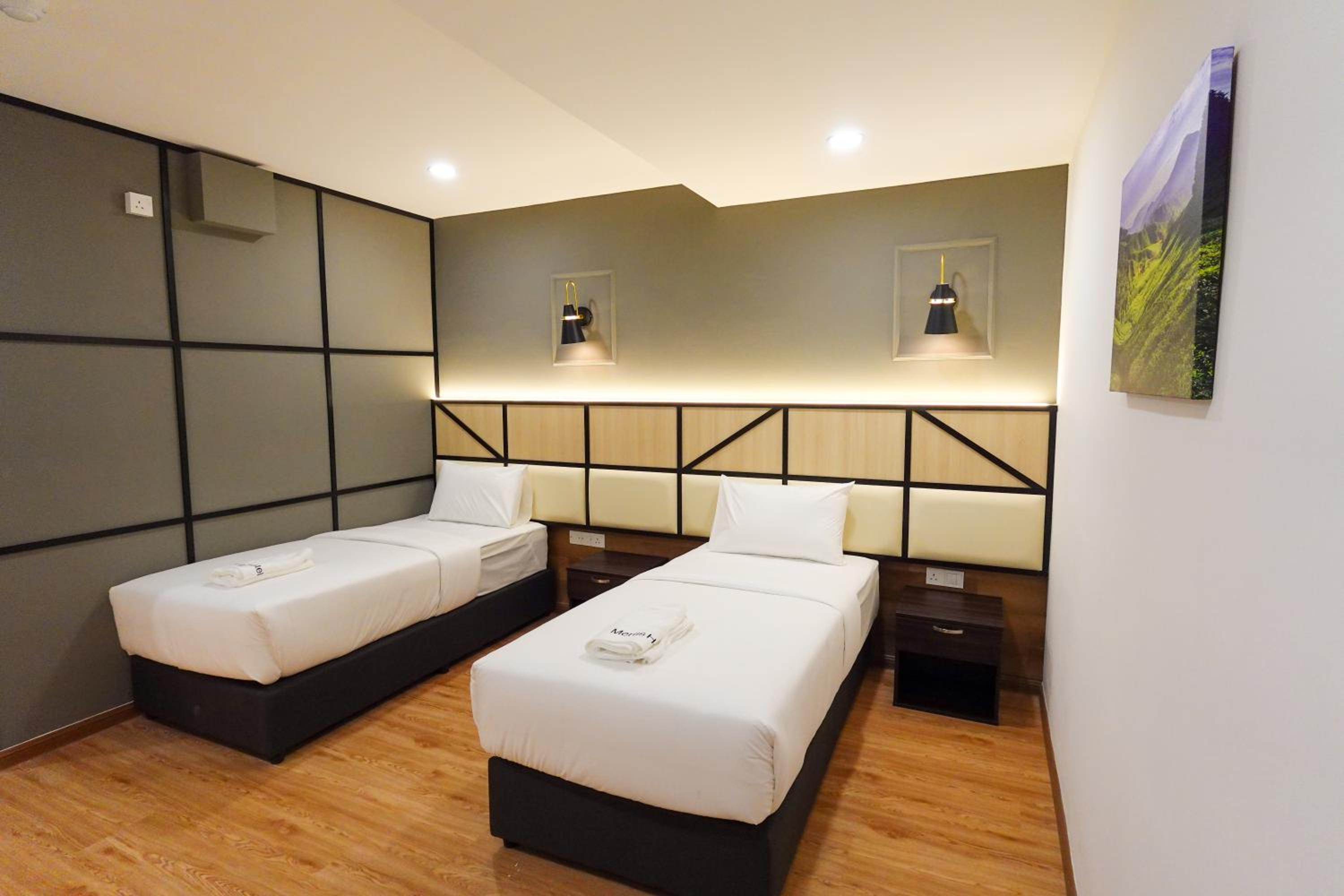 Superior Twin Room with Window photo 2