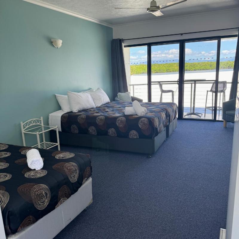 Triple Room with Mountain View