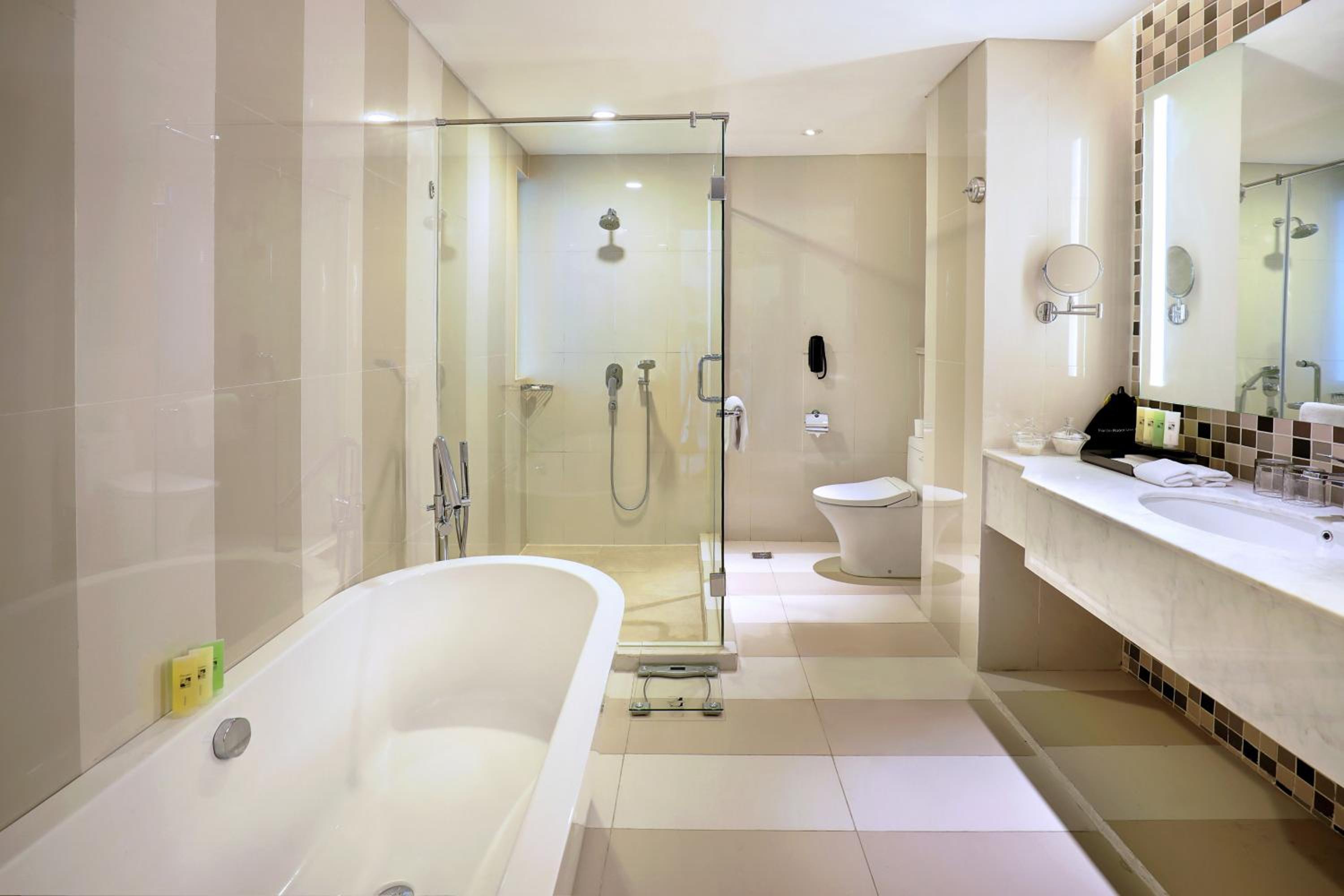 Executive Suite - Photo 2