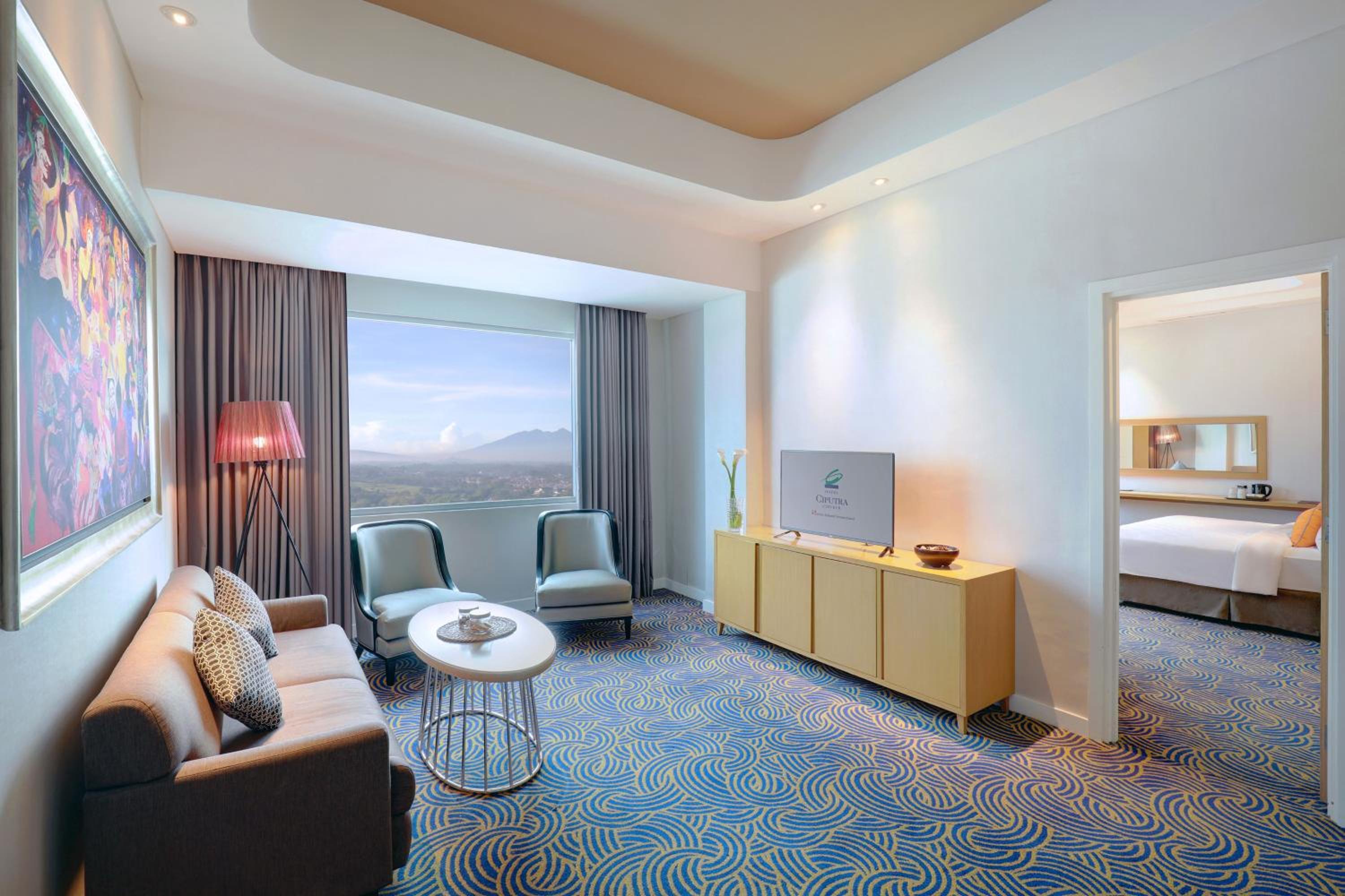 Executive Suite - Photo 1