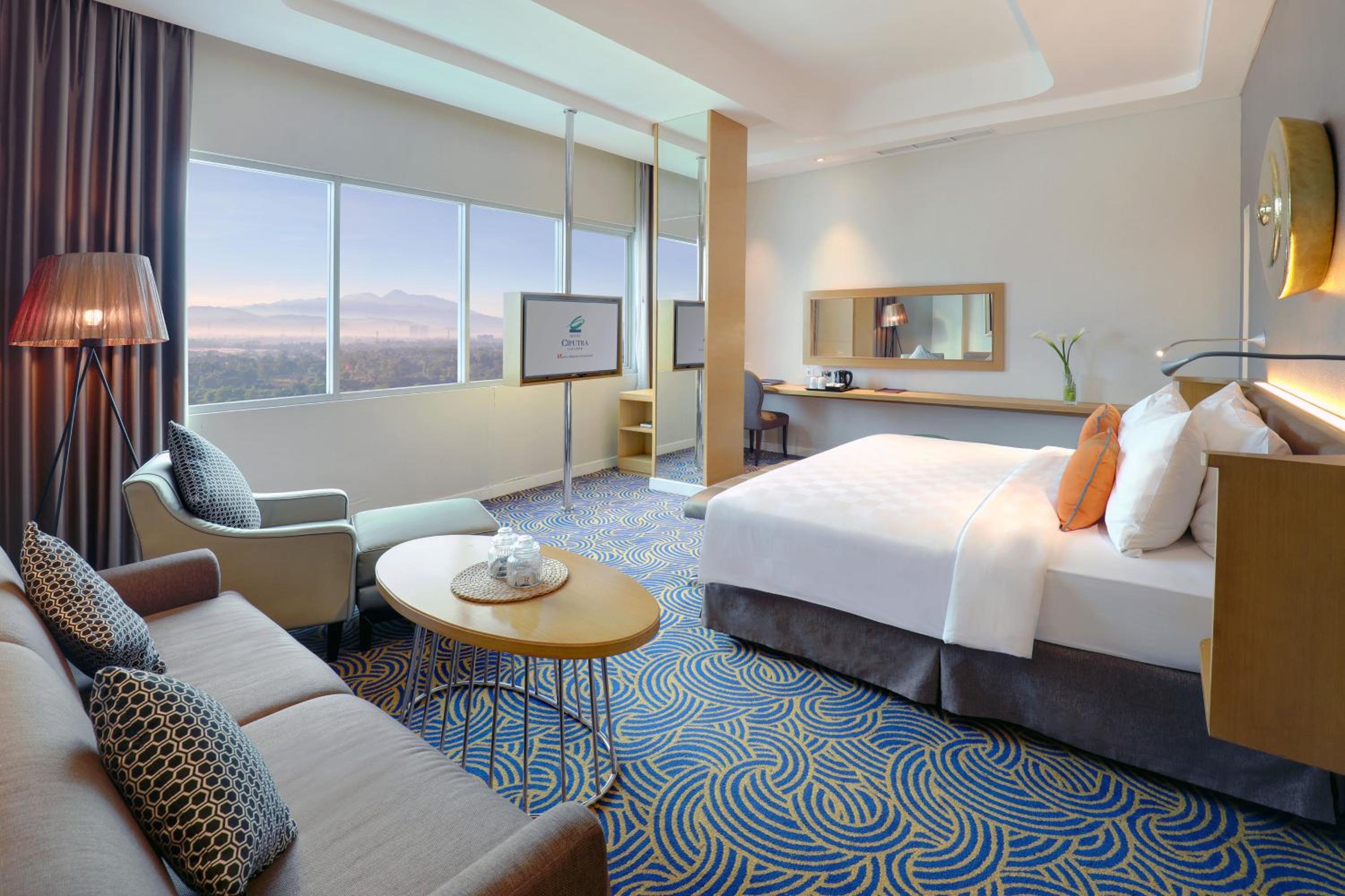 Executive Suite - Photo 3
