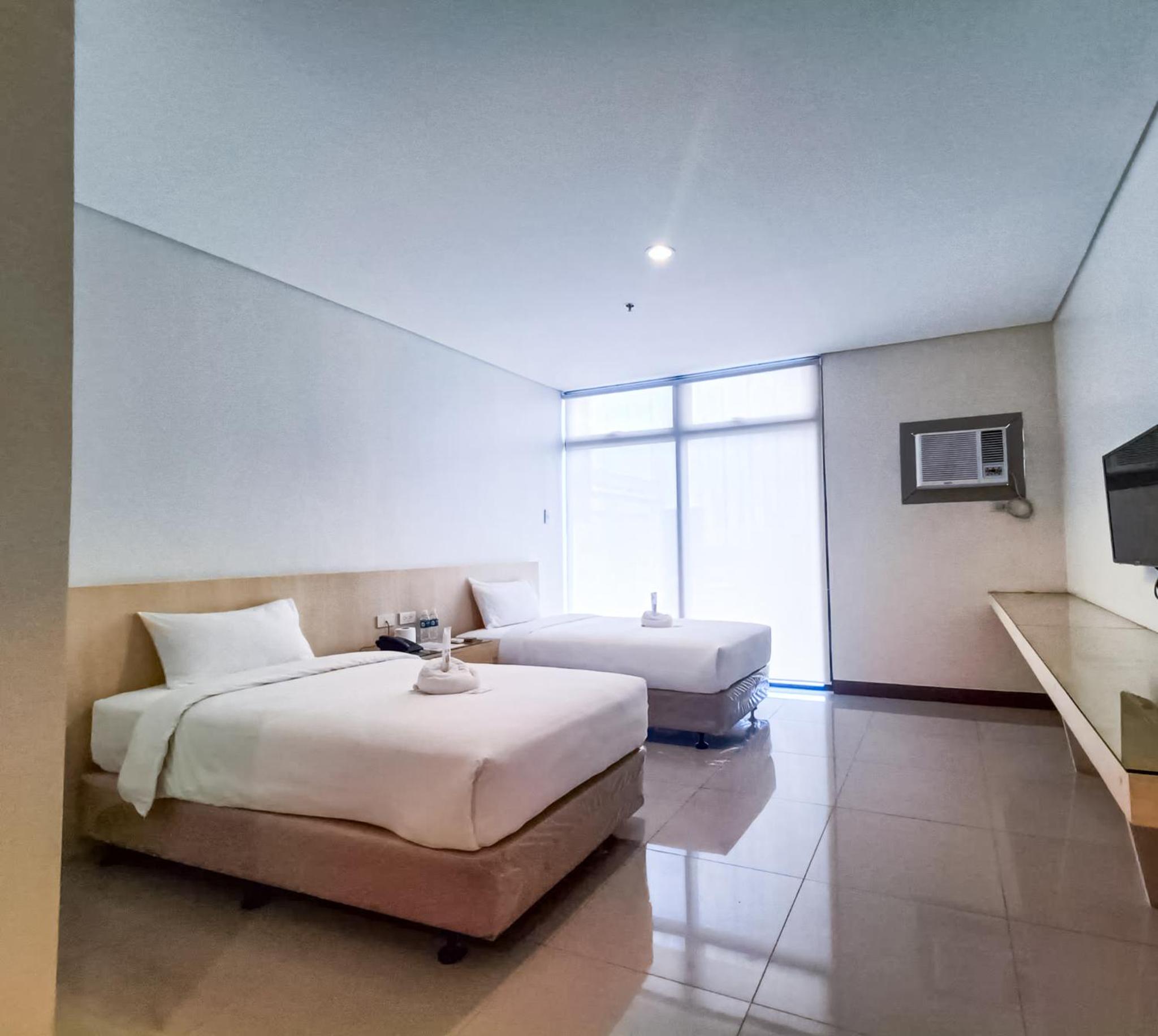 Suite - Photo 1