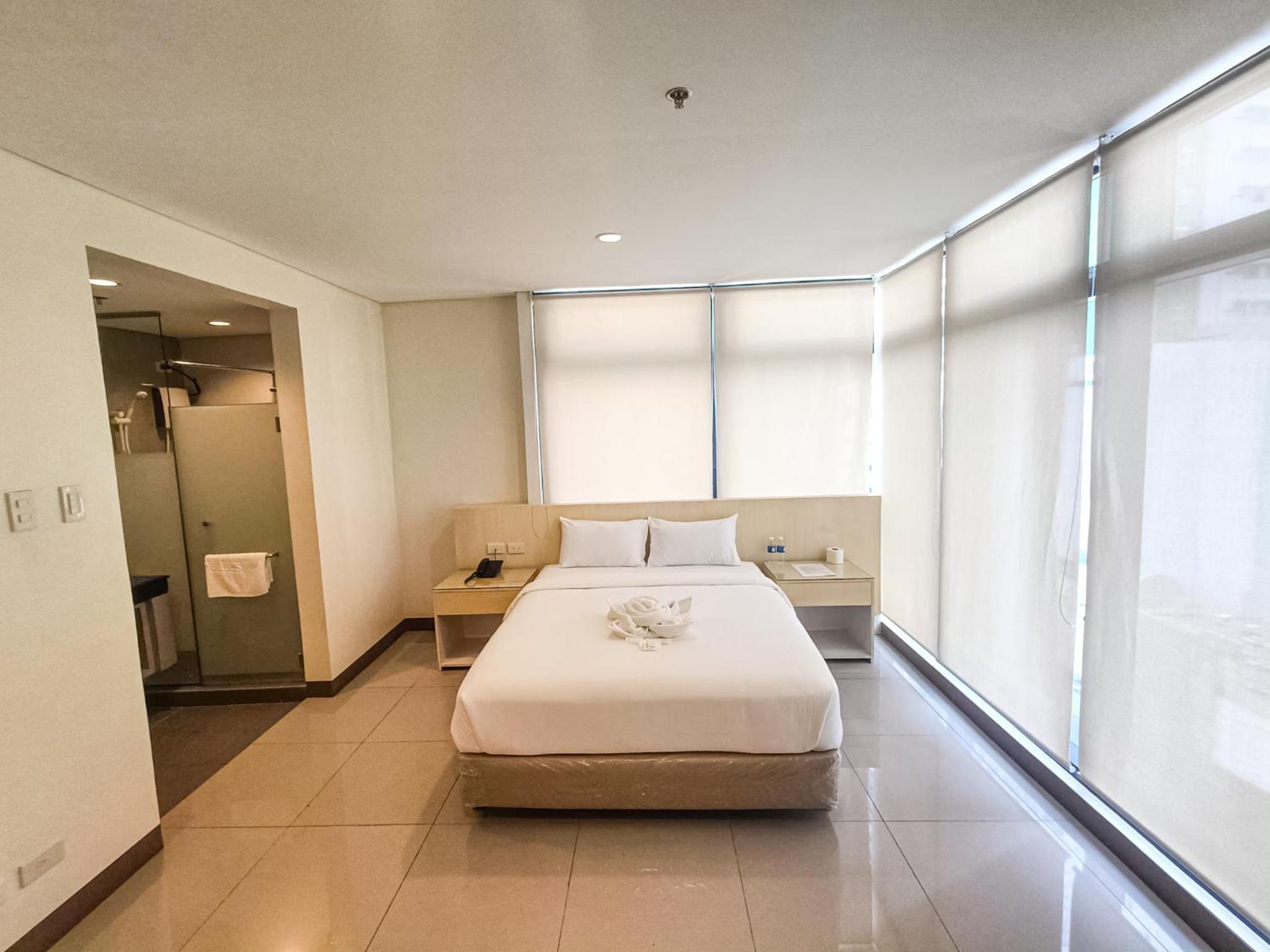 Queen Suite - Photo 5