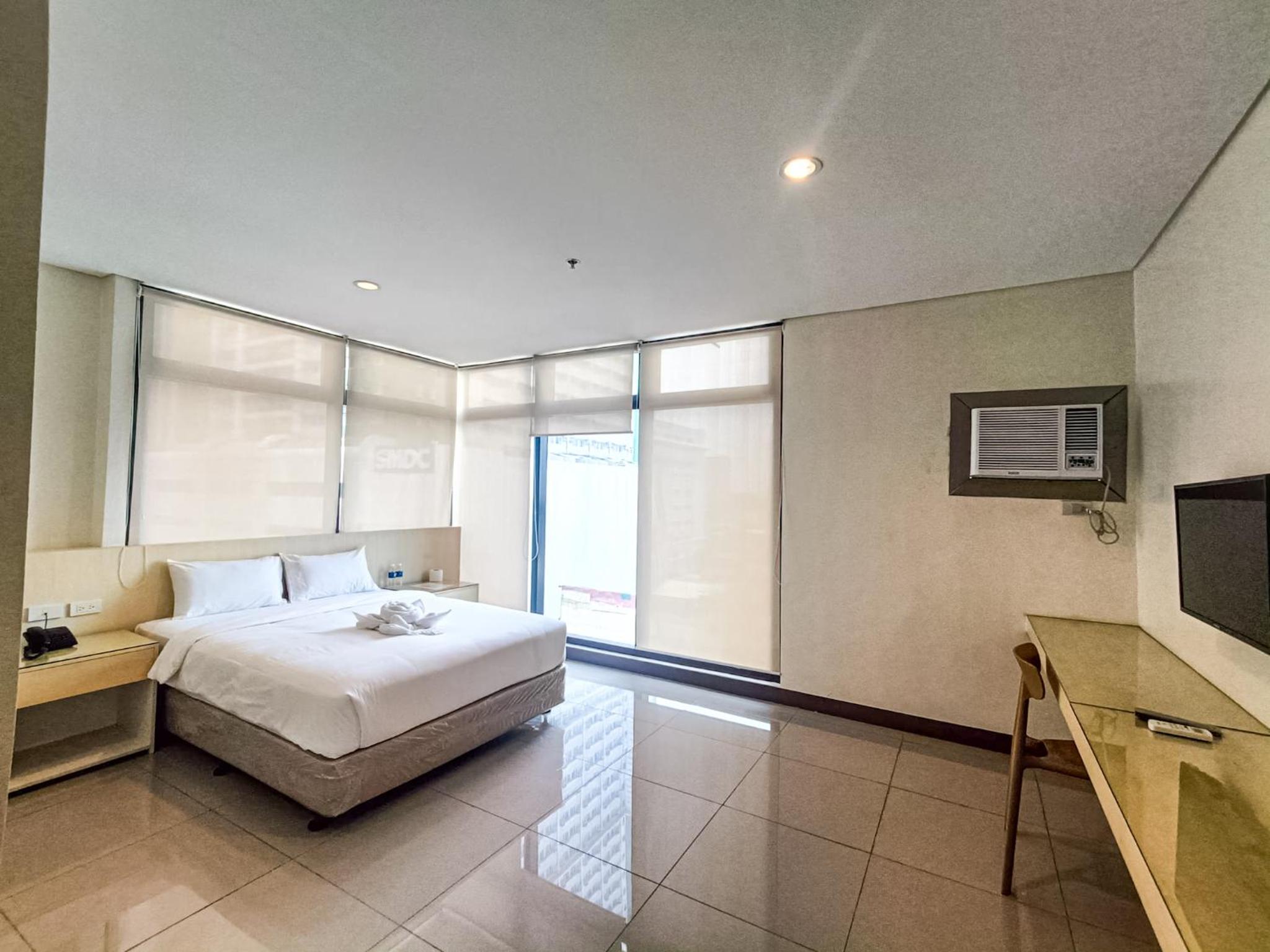 Queen Suite - Photo 7