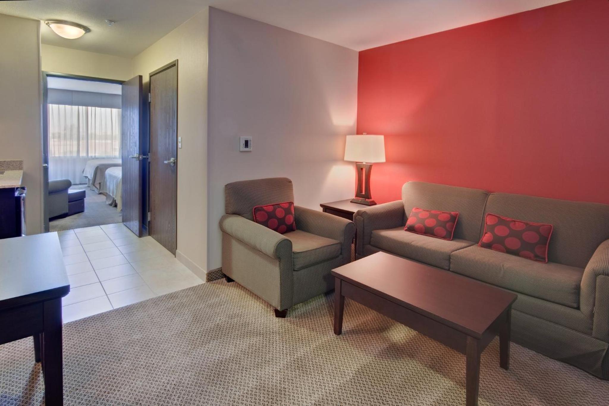 One-Bedroom Queen Suite with Two Queen Beds - Photo 2