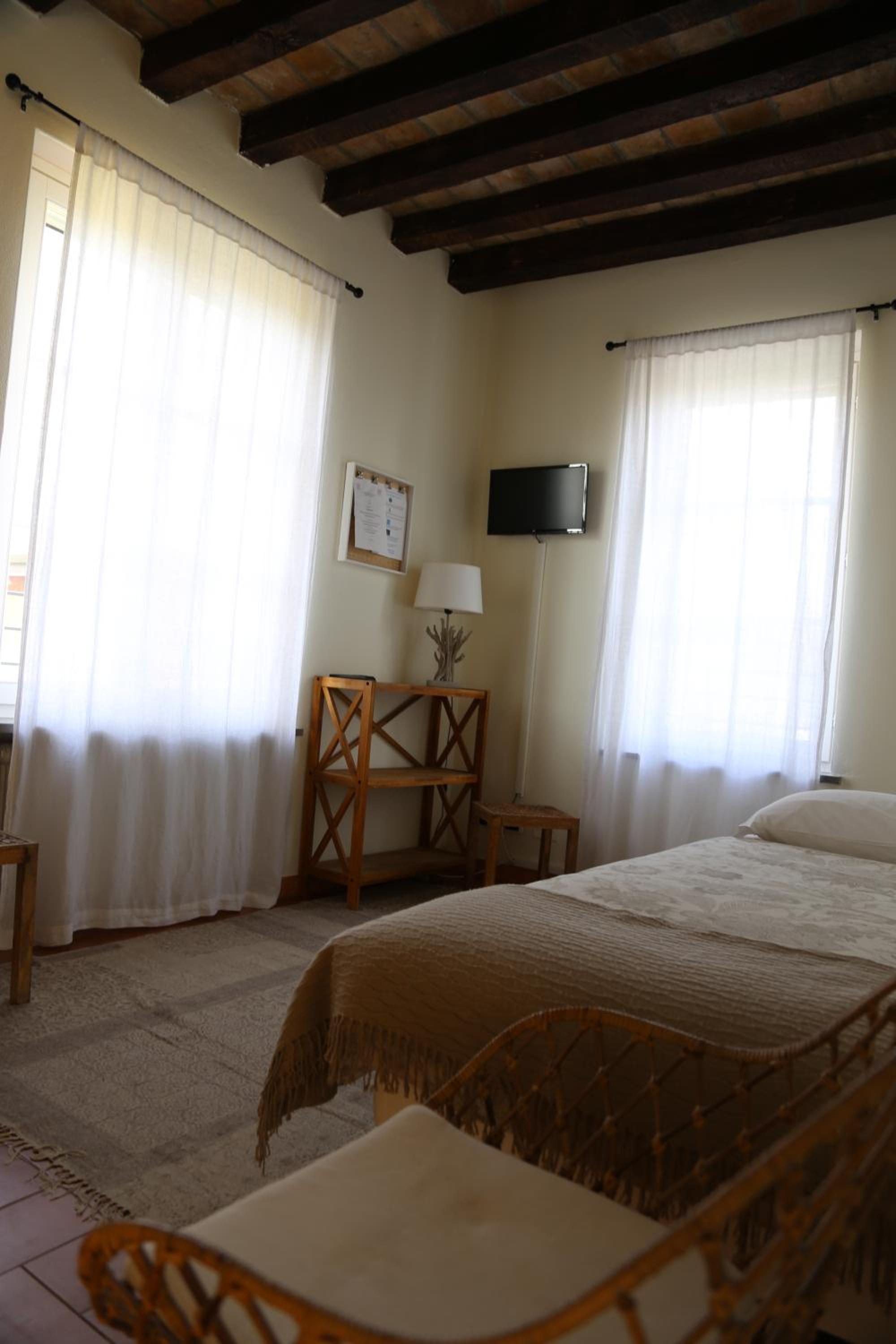 Deluxe Suite - Photo 5