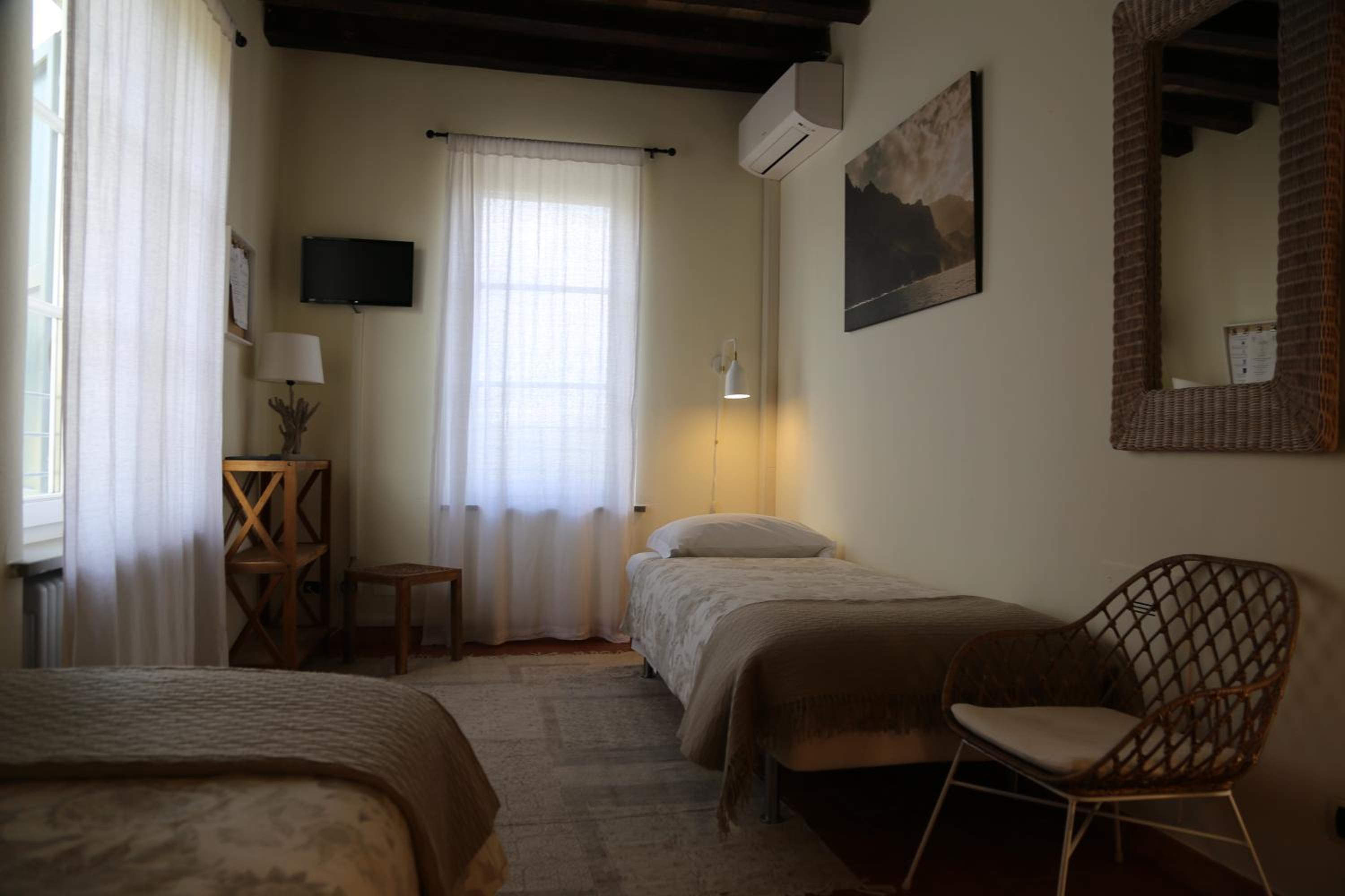 Deluxe Suite - Photo 8