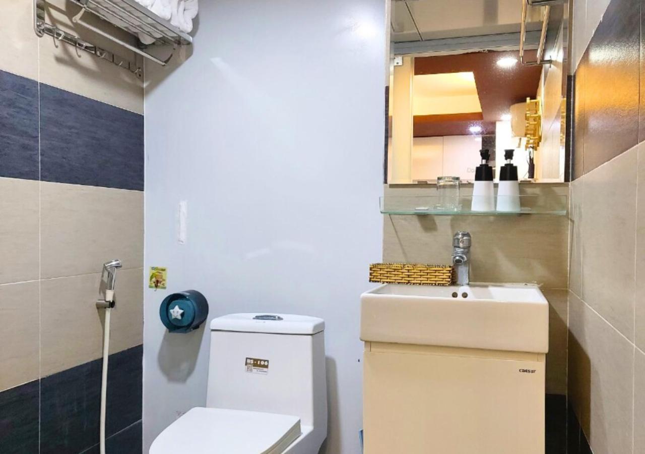 Deluxe One-Bedroom Apartment