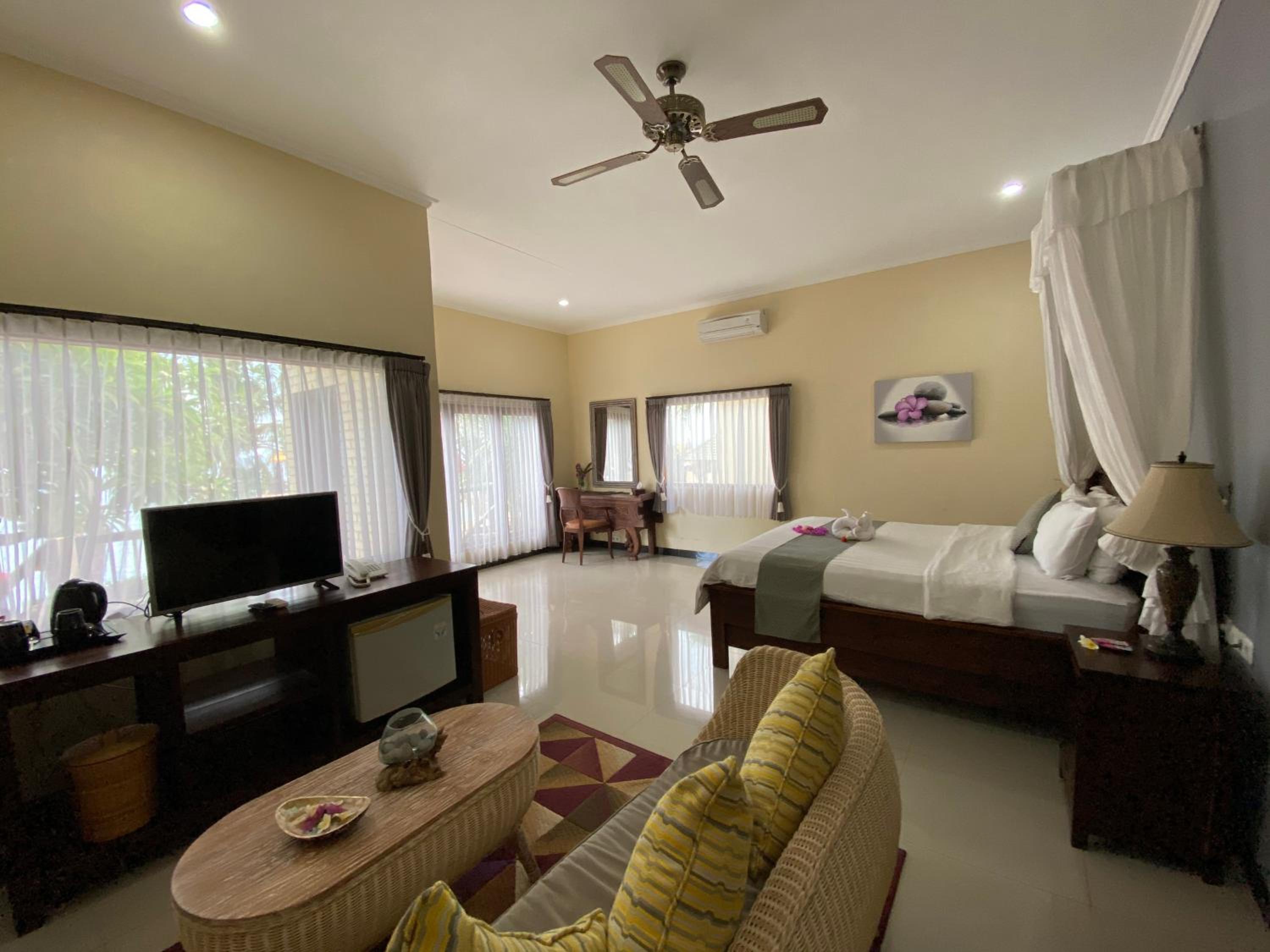 Bungalow with Sea View - Photo 1
