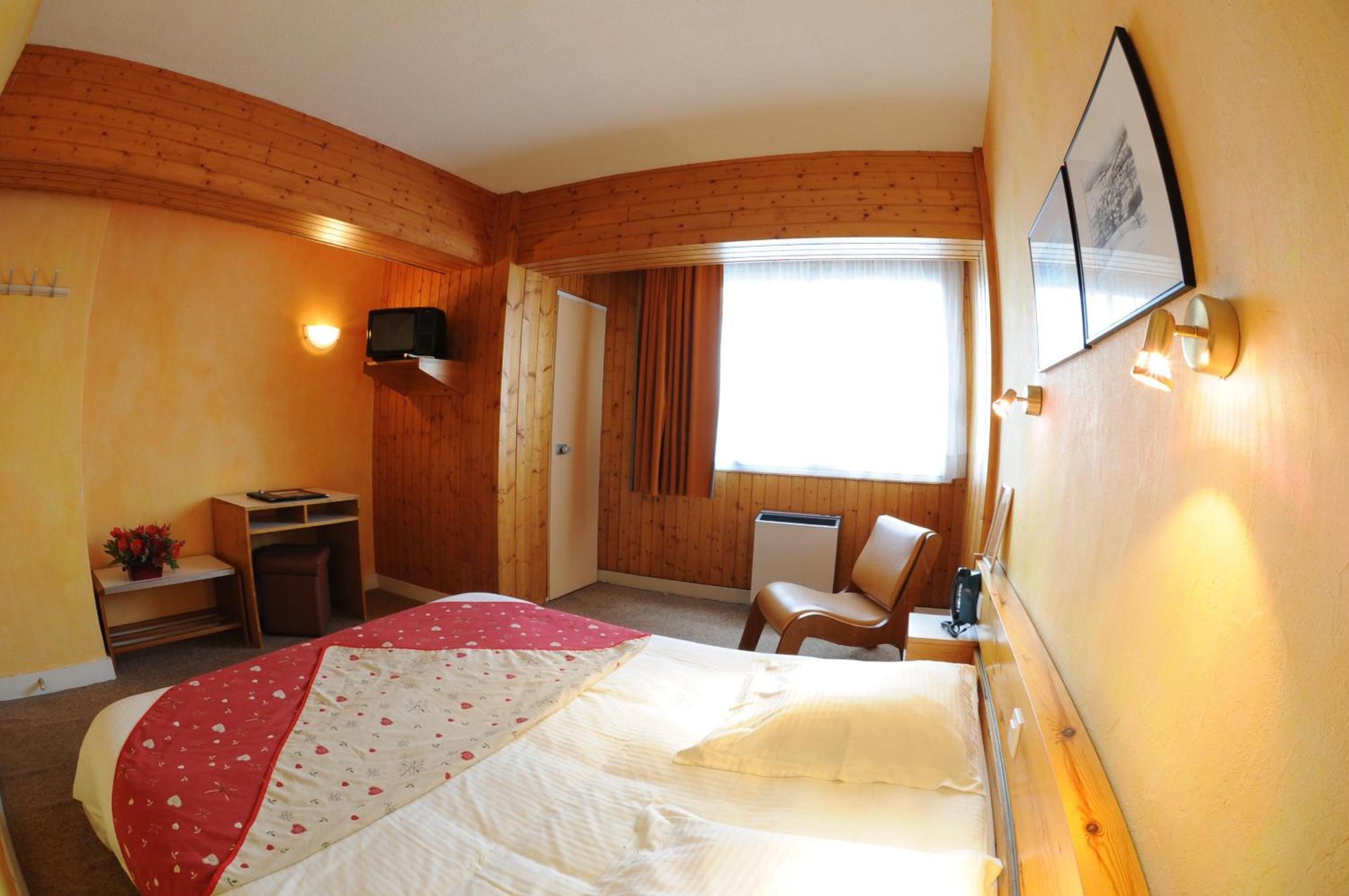 Double or Twin Room - Photo 6