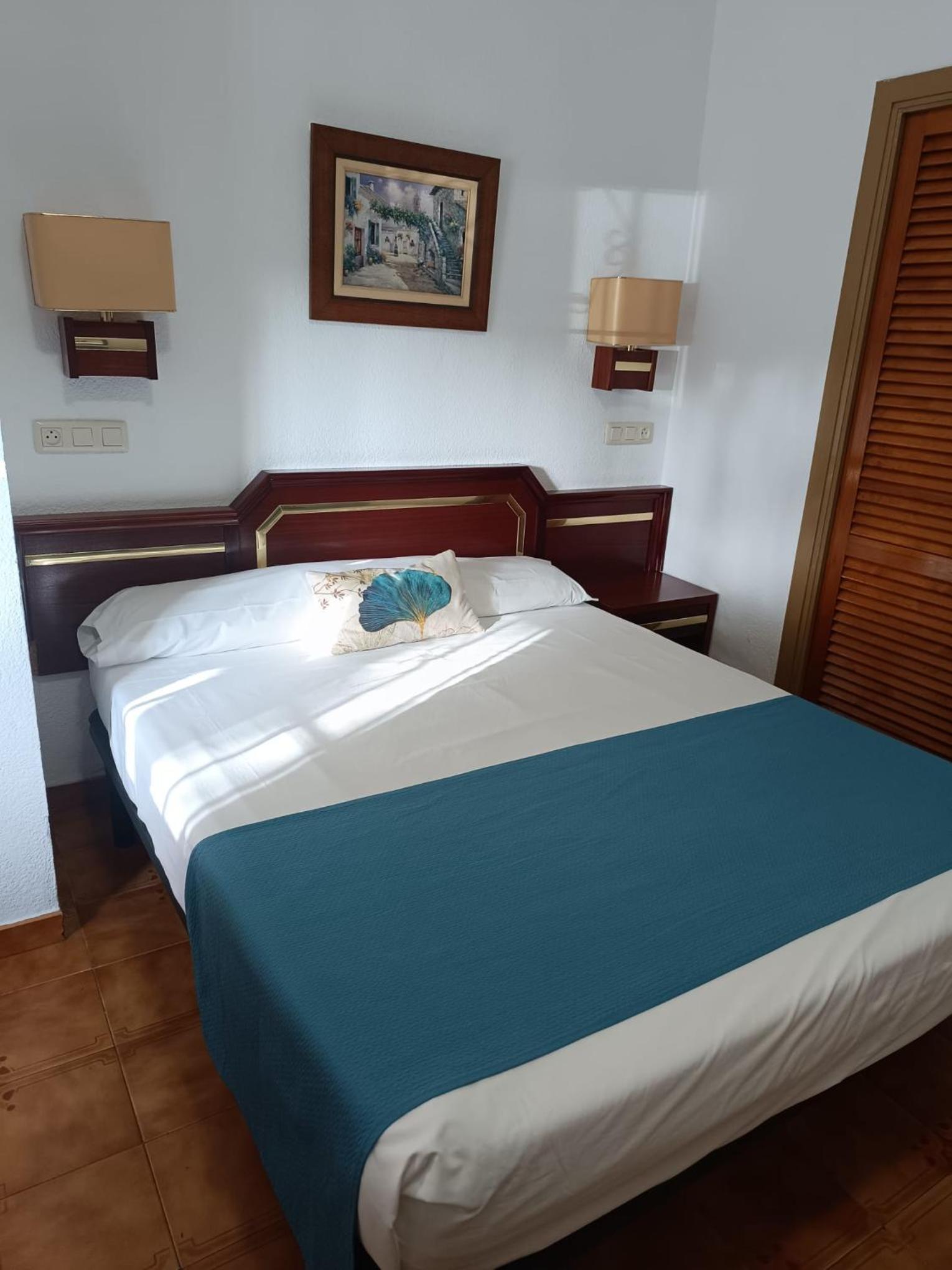 Double Room - Photo 5