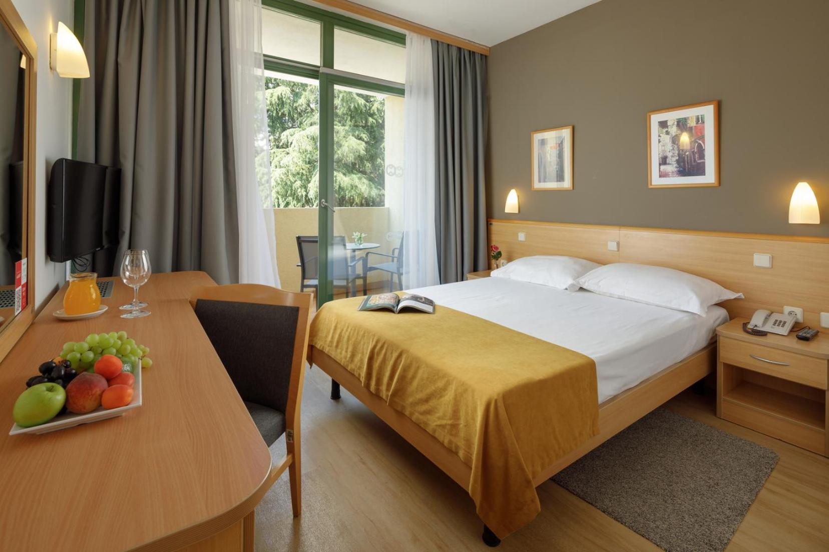 Superior Room with Balcony - Park Side - Photo 1