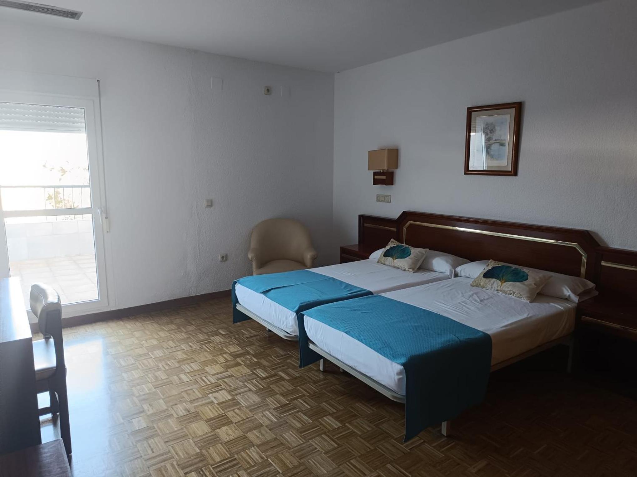 Twin Room - Photo 2