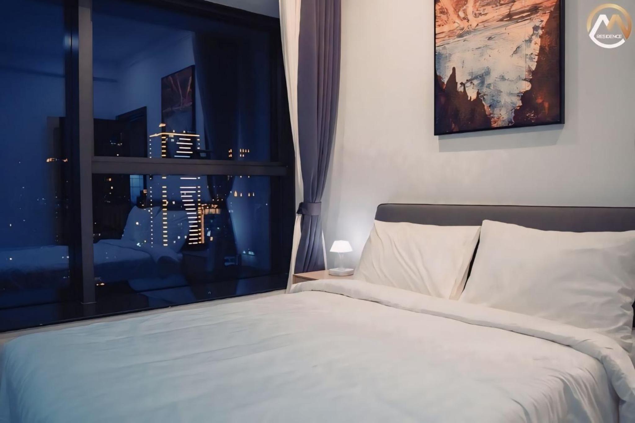 One-Bedroom Apartment with Balcony