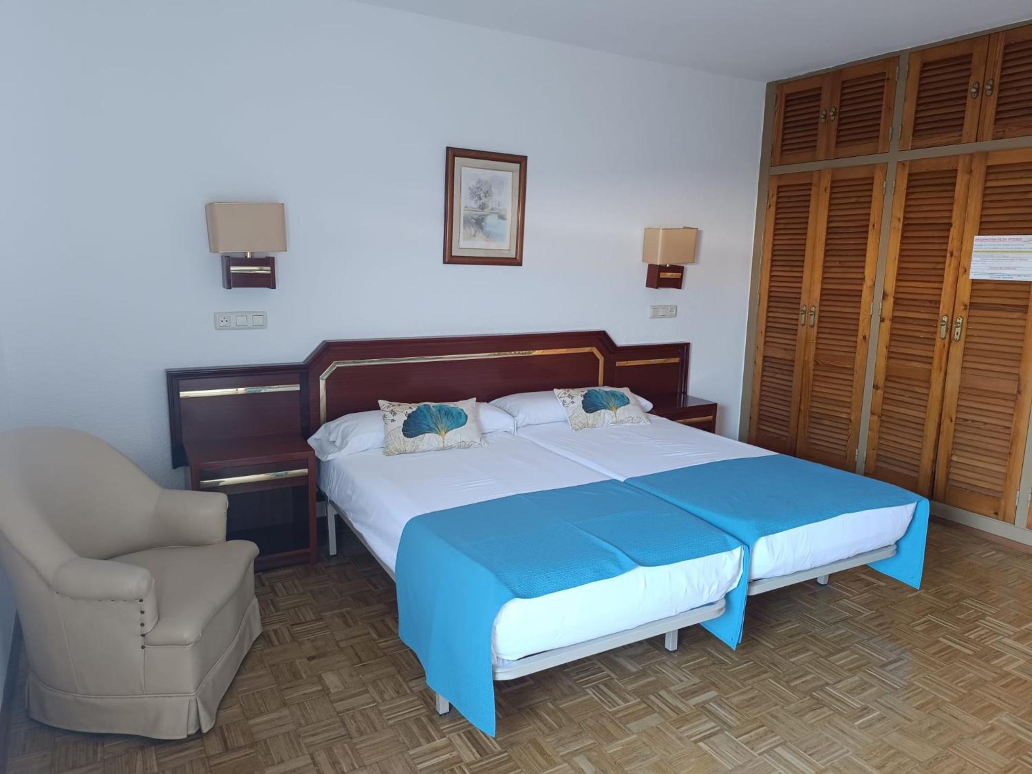Twin Room - Photo 7