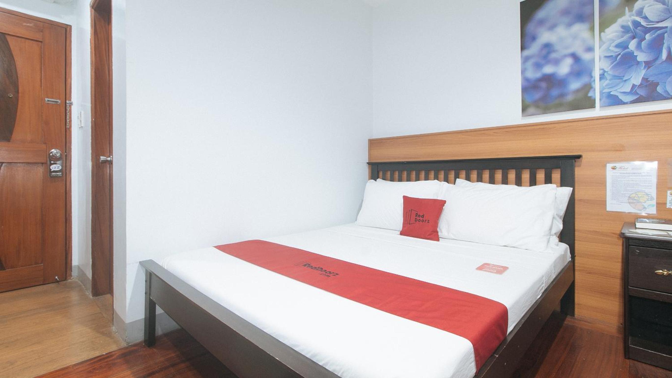 Deluxe Room - Photo 6