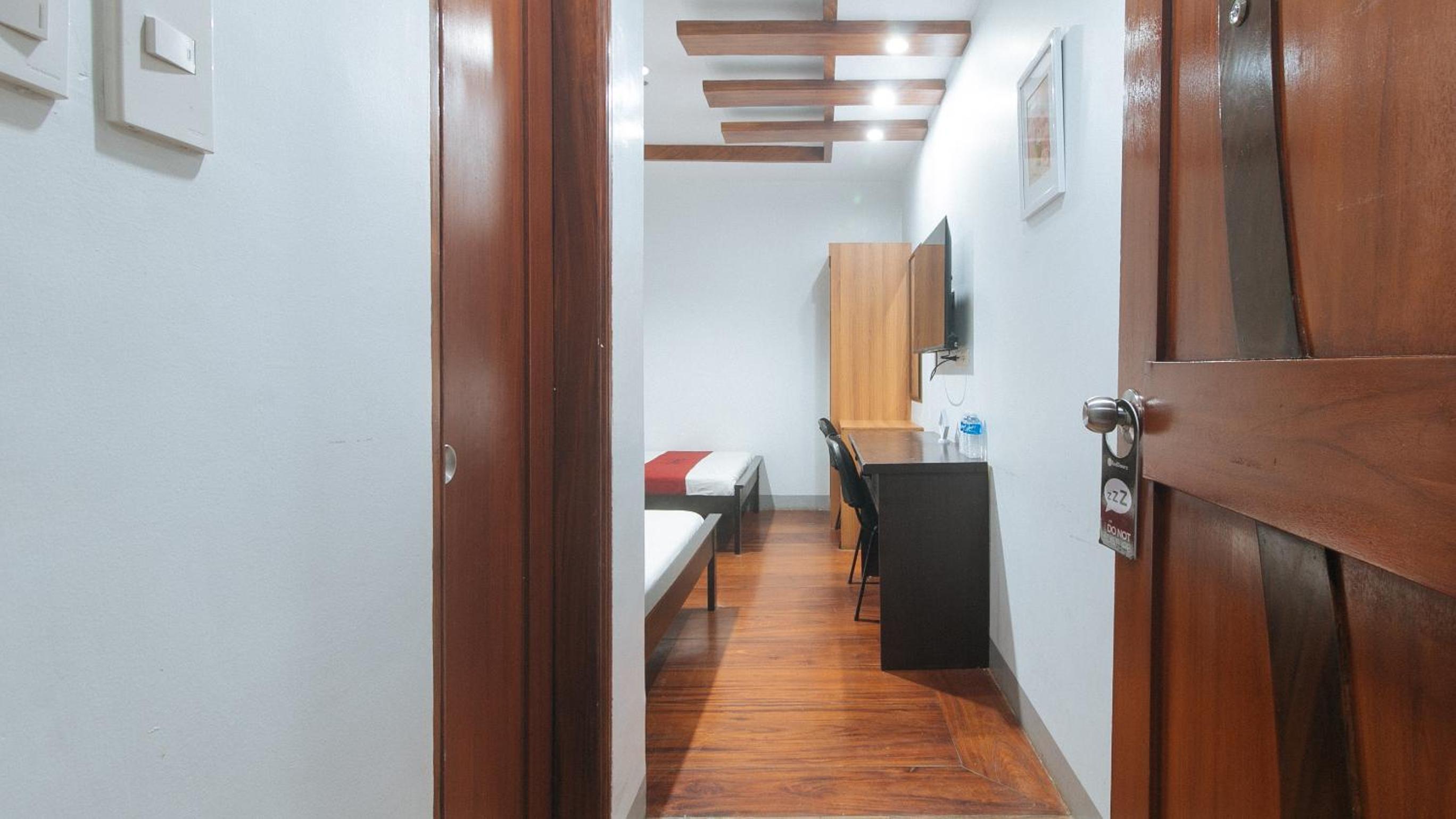 Deluxe Room - Photo 2