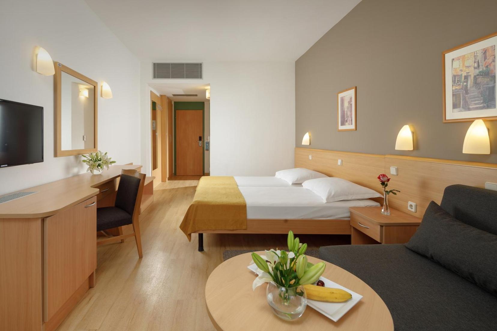 Premium Room with Balcony -  Sea Side - Photo 3