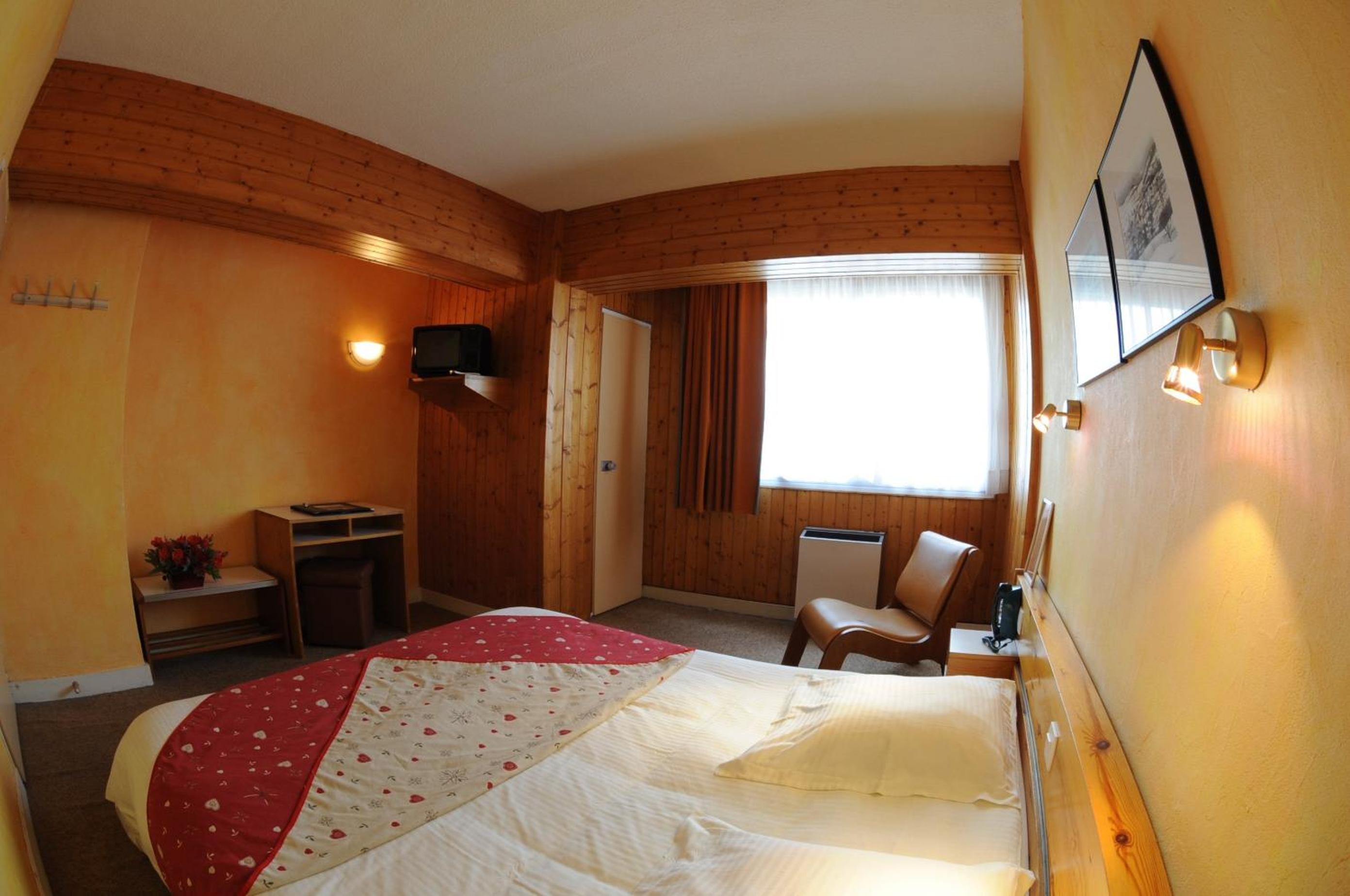 Double or Twin Room - Photo 4