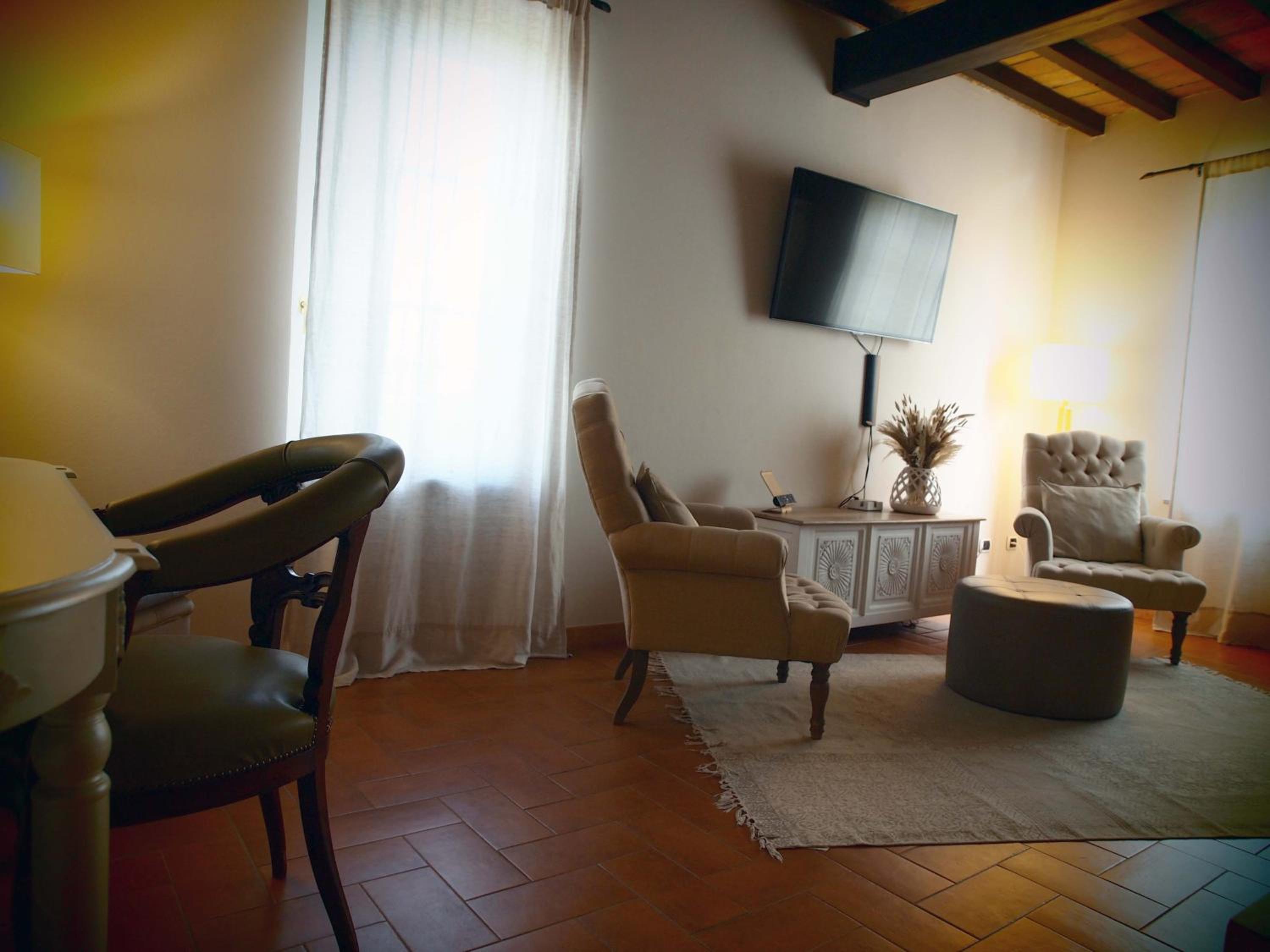 Deluxe Suite - Photo 2