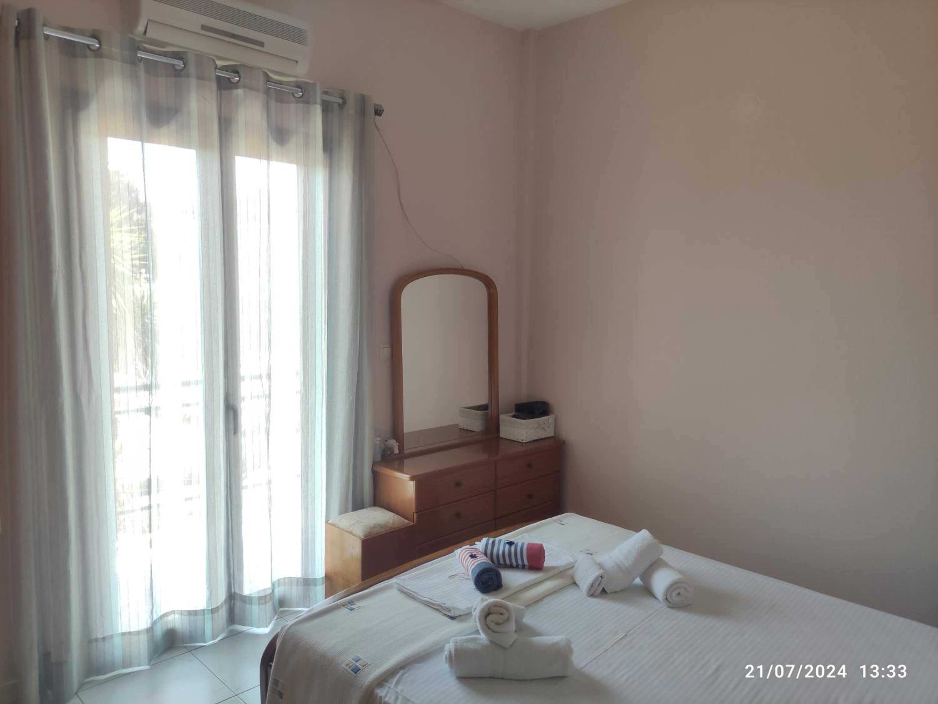 One-Bedroom Apartment with Garden photo 1