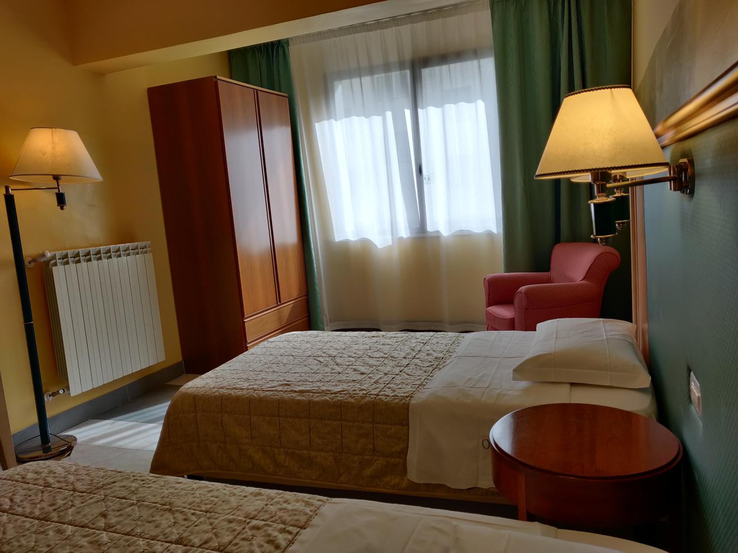 Twin Room with City View photo 2