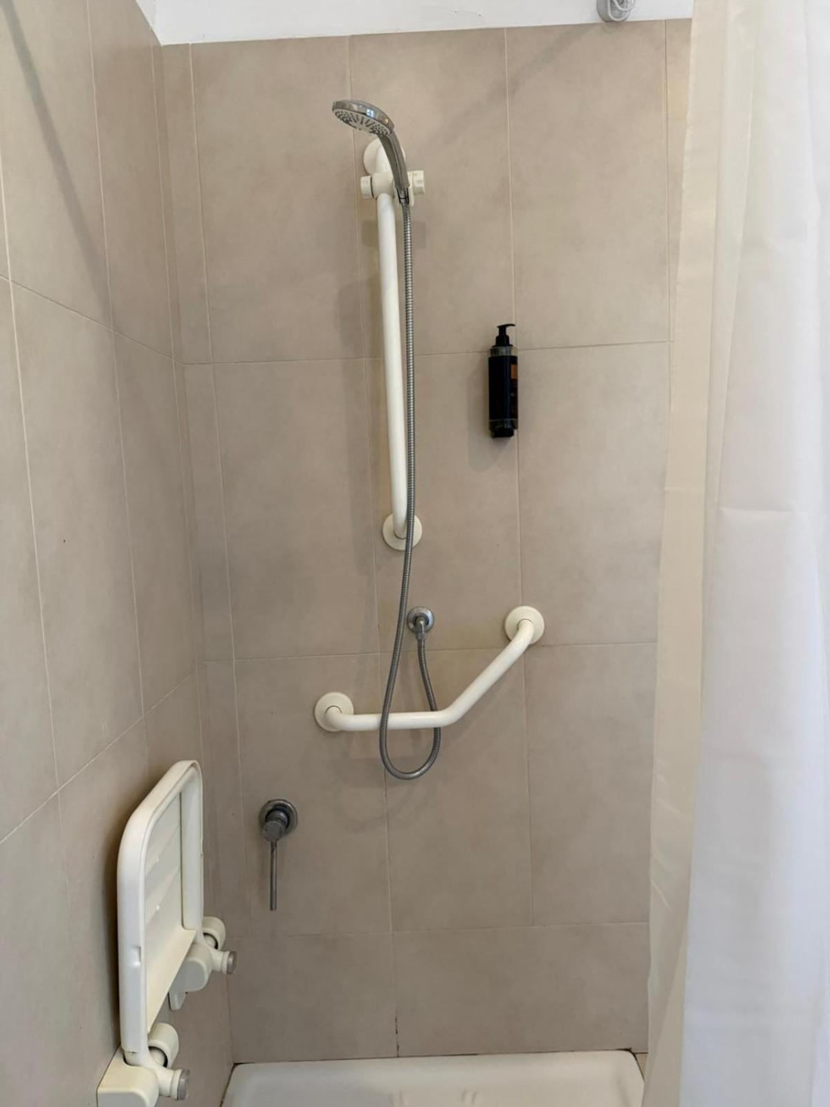 Double or Twin Room - Disability Access photo 3