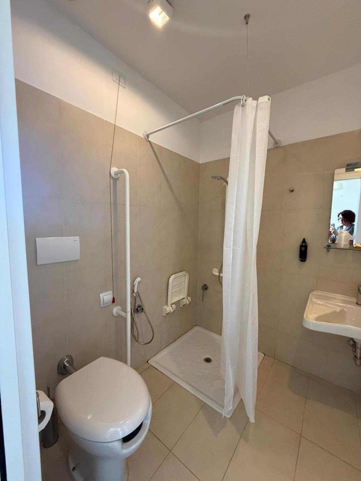 Double or Twin Room - Disability Access photo 1