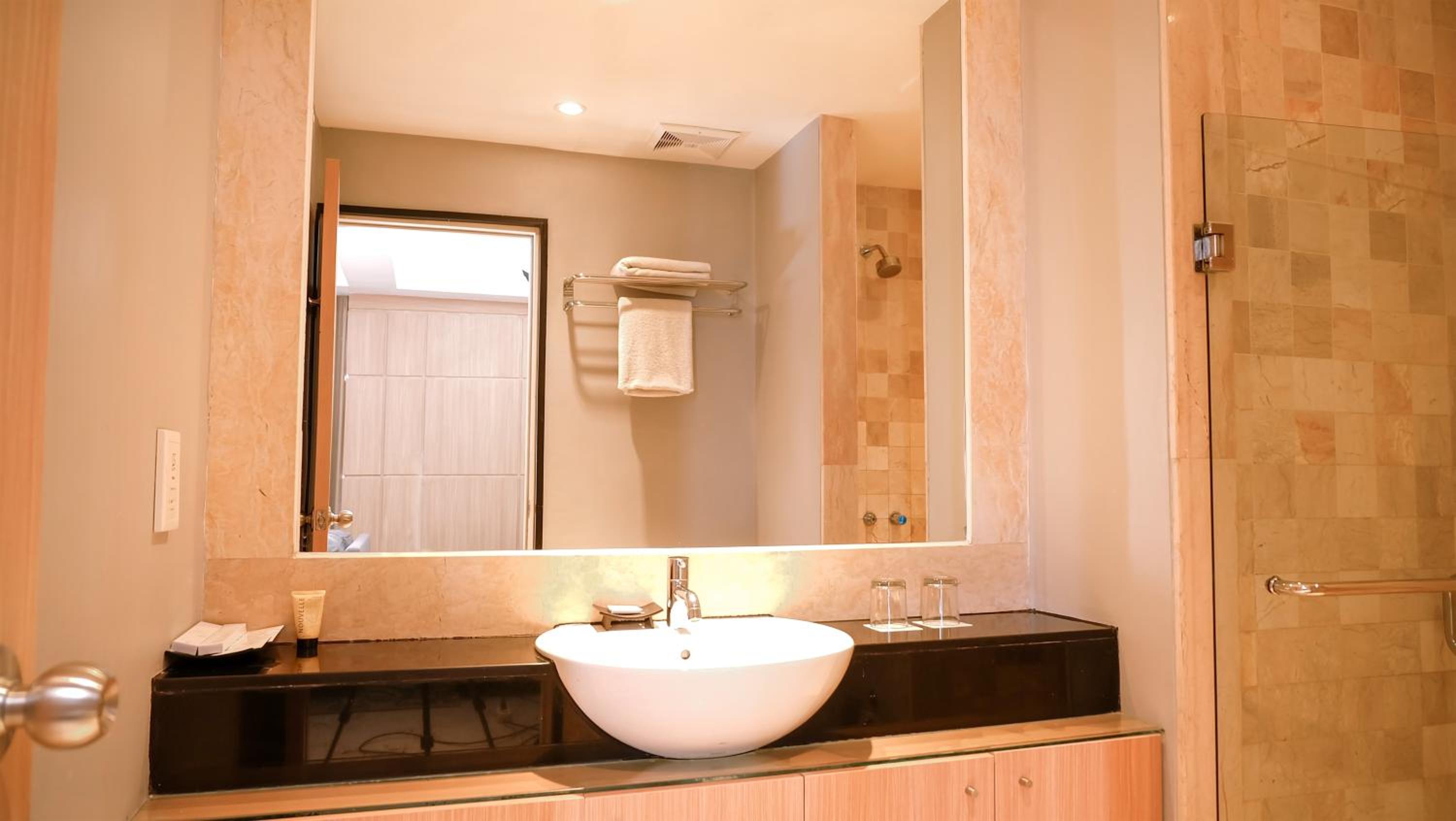 Deluxe Double or Twin Room - Photo 5