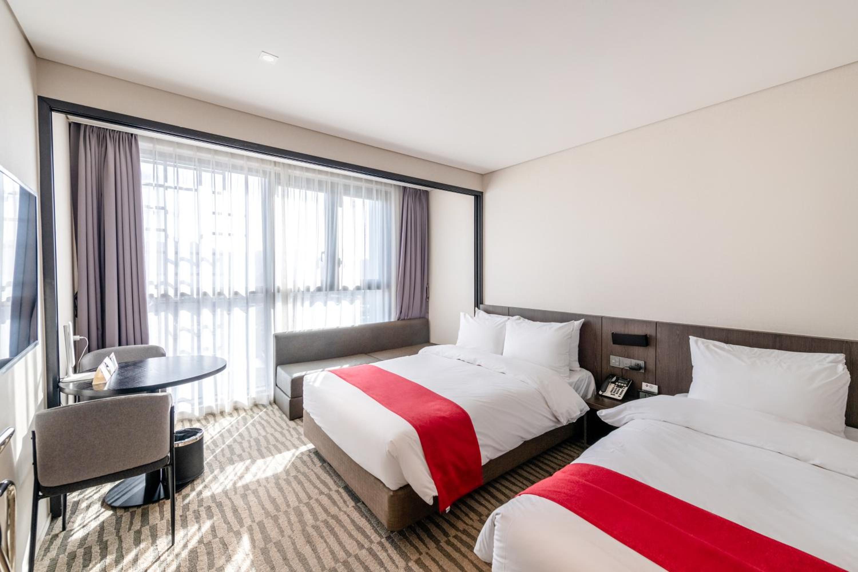 Standard Twin Room - Photo 2