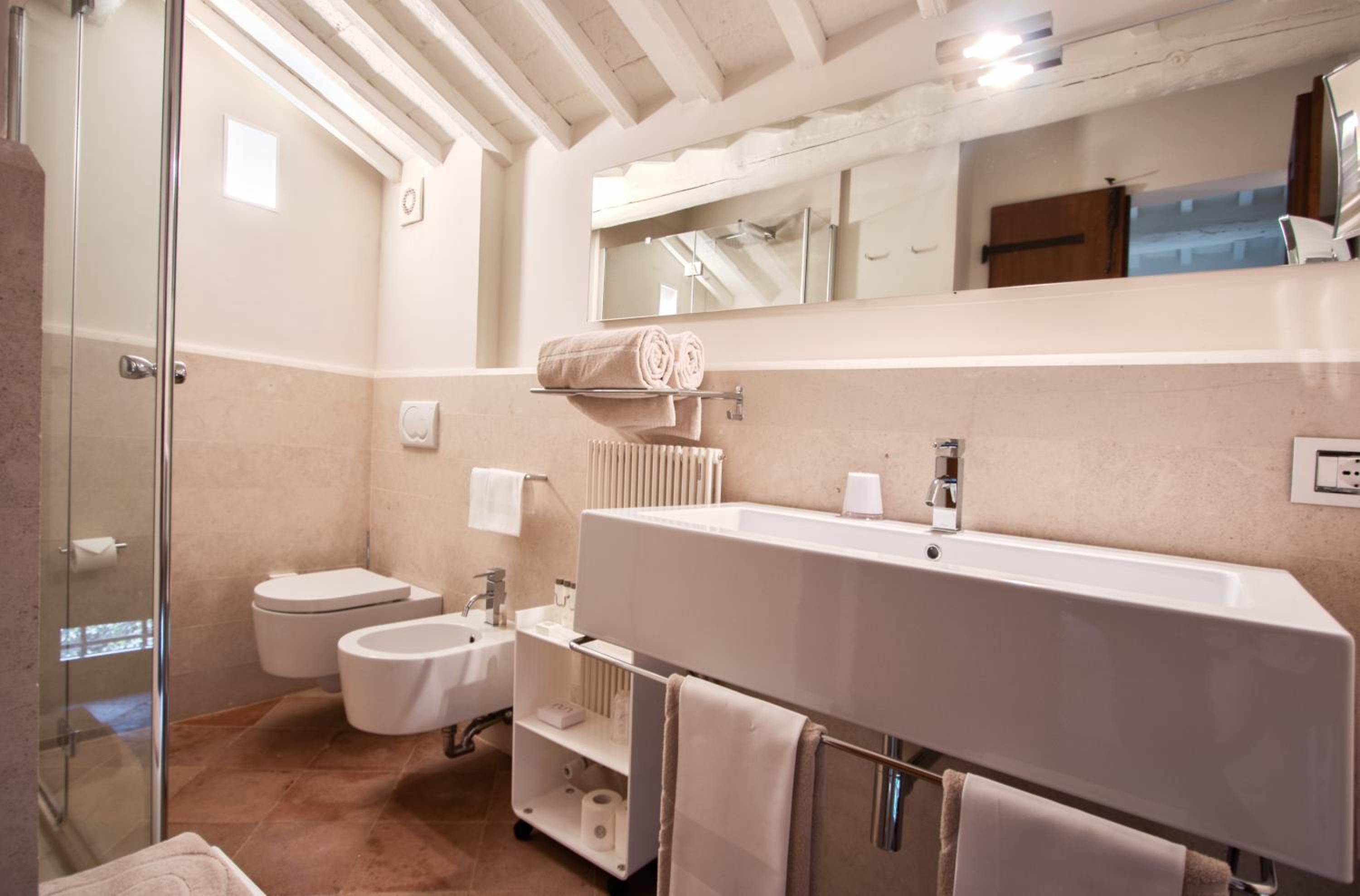 Exclusive Suite with Spa Access - Photo 6