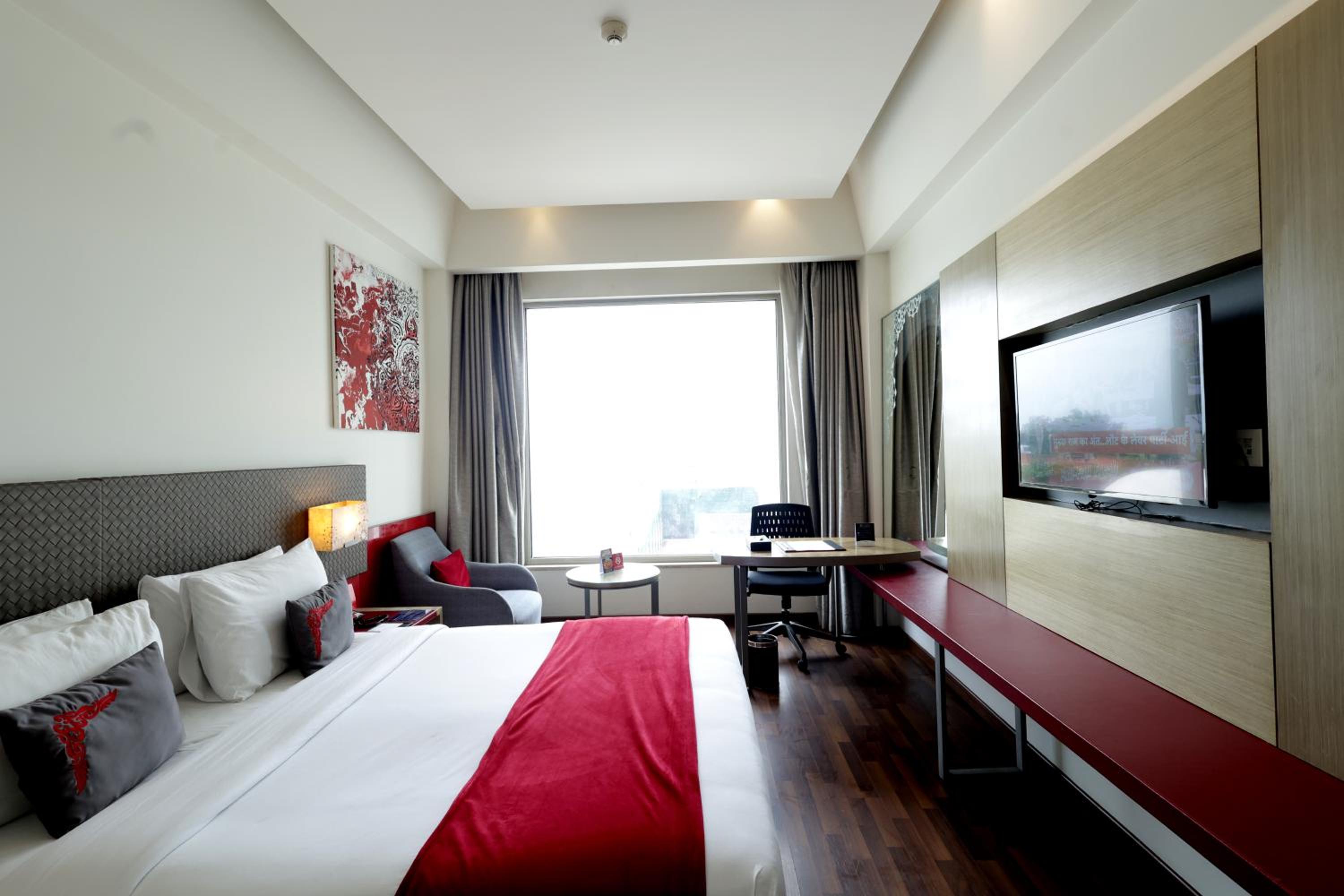 Queen Non-Smoking Room with 20% discount on food and beverages | Complimentary one way airport transfer until 30th Sep