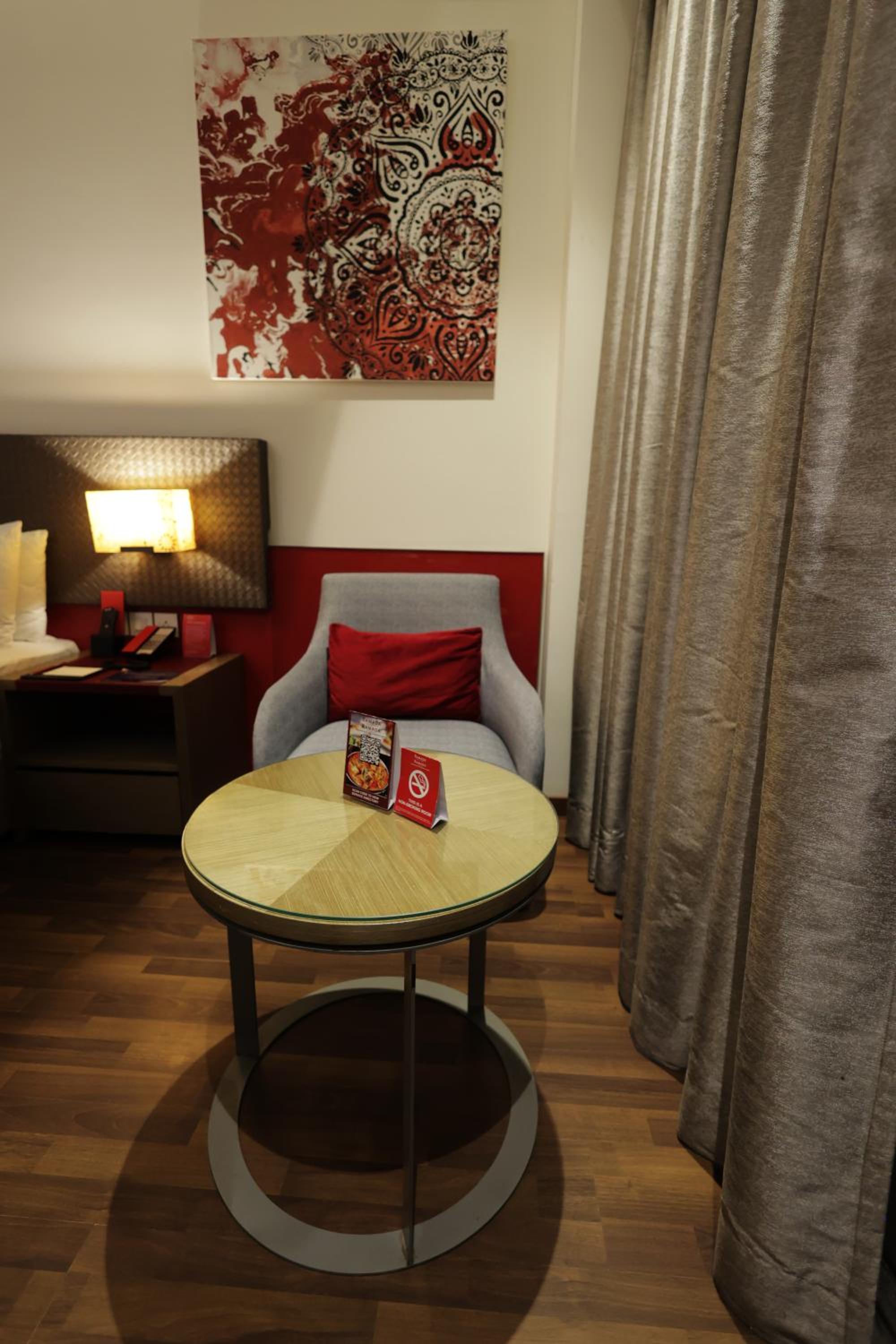 Queen Non-Smoking Room with 20% discount on food and beverages | Complimentary one way airport transfer until 30th Sep