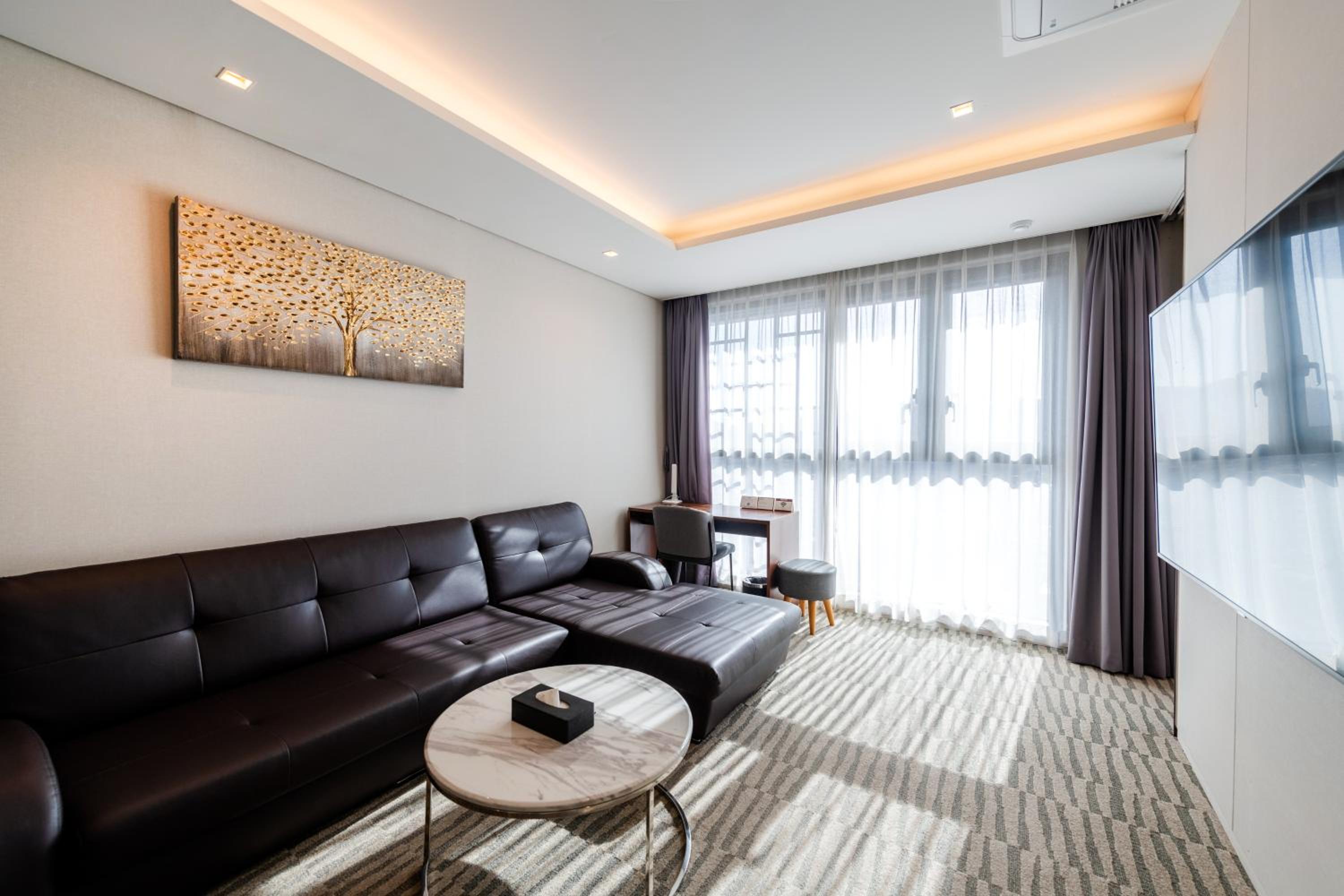 Premier Suite - Photo 1