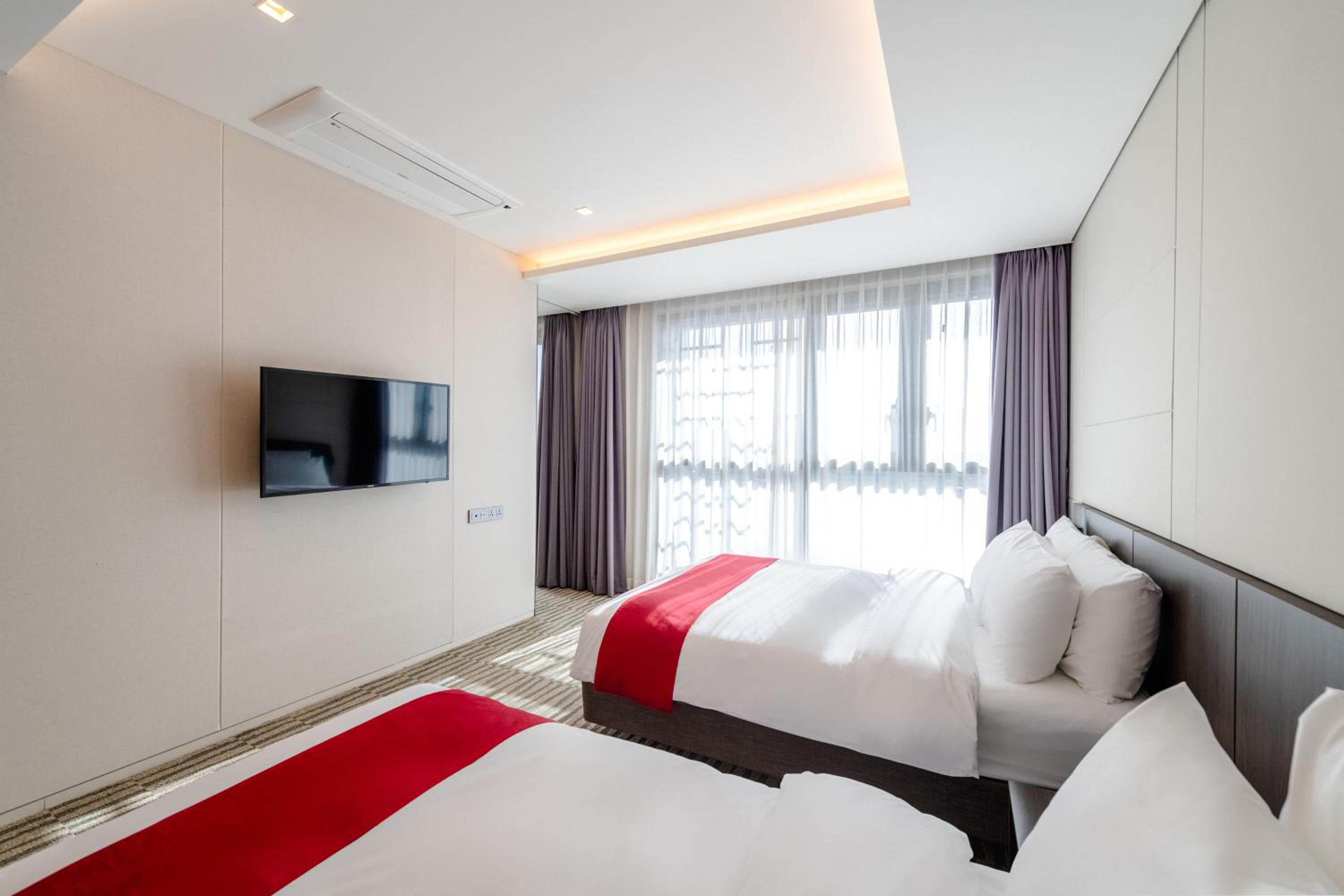 Premier Suite - Photo 3