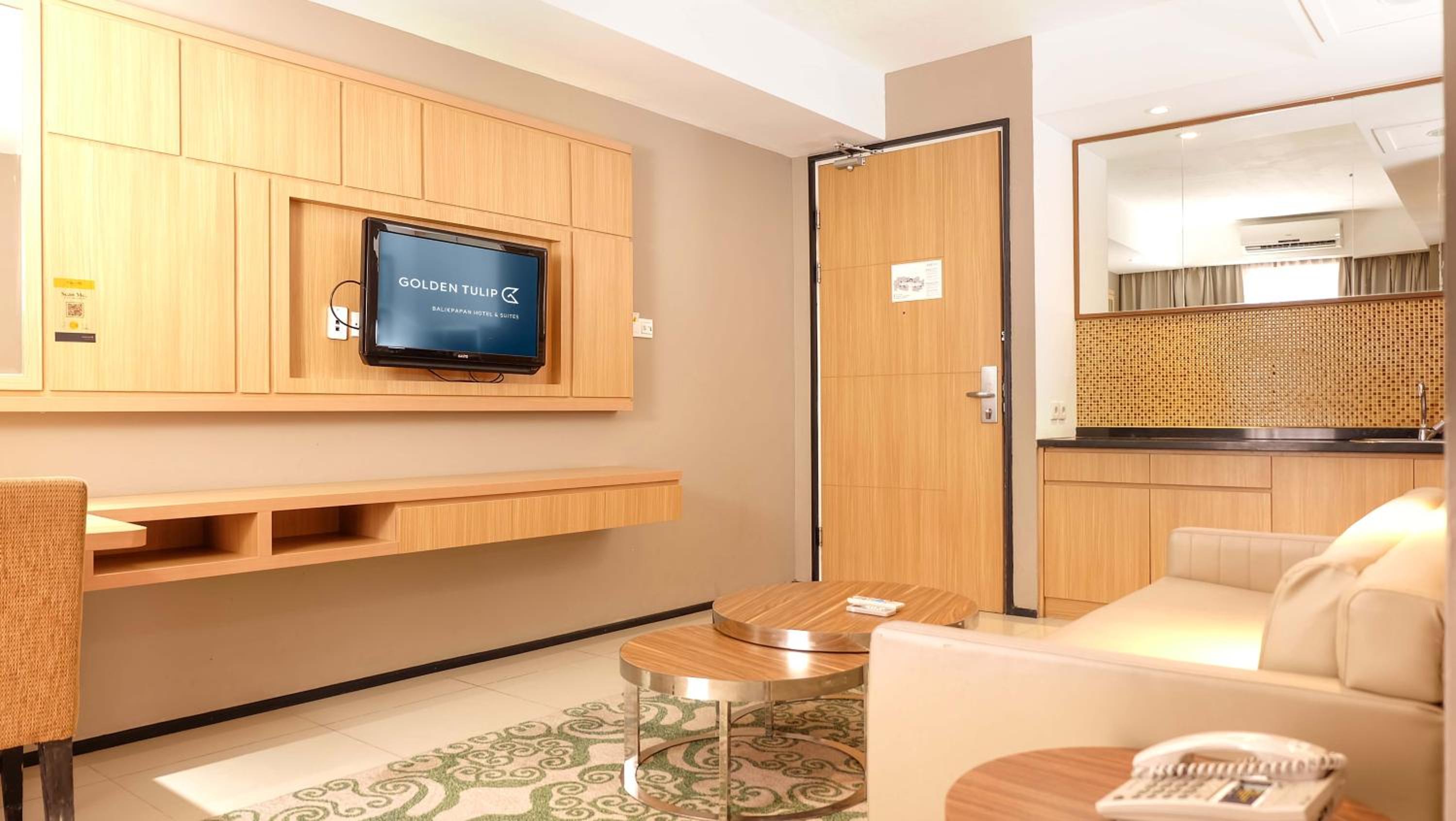 Junior Suite - 1 Queen Bed 1 Single Bed - Photo 2