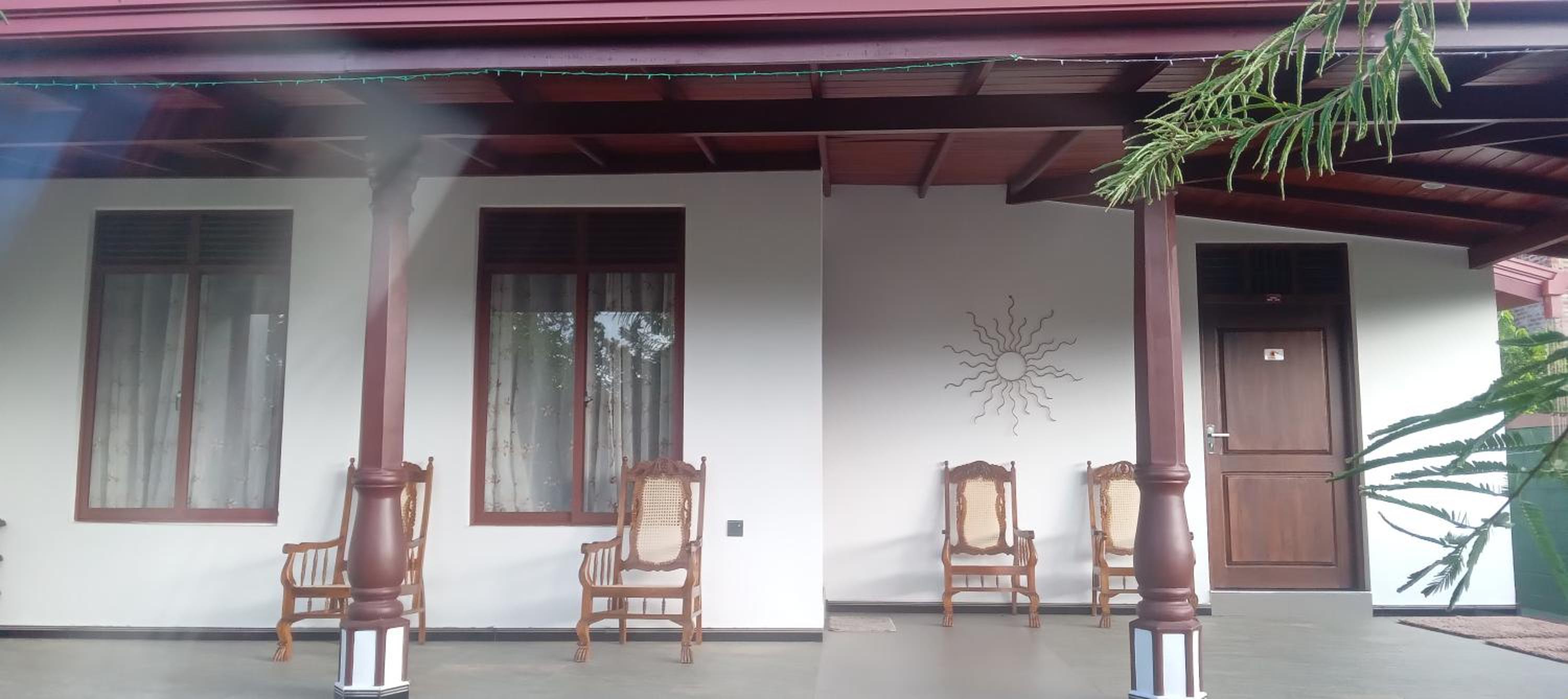 Five-Bedroom House photo 3