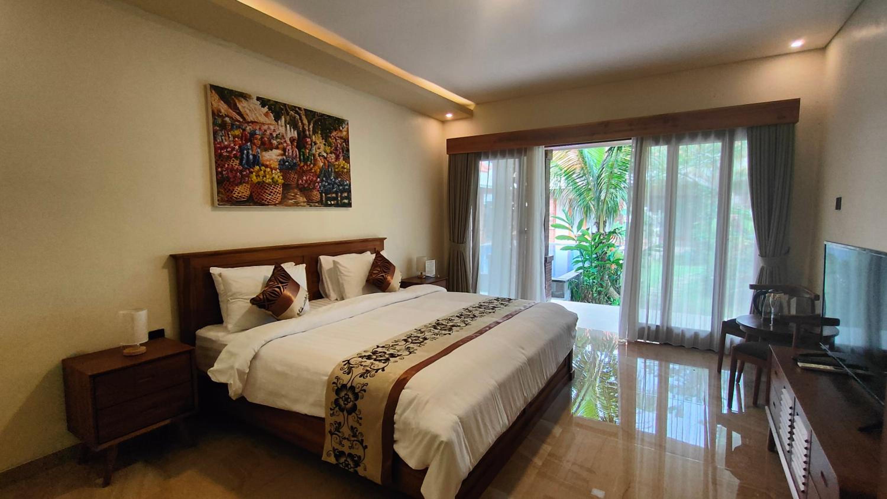 Deluxe Room (2 Adults + 1 Child)