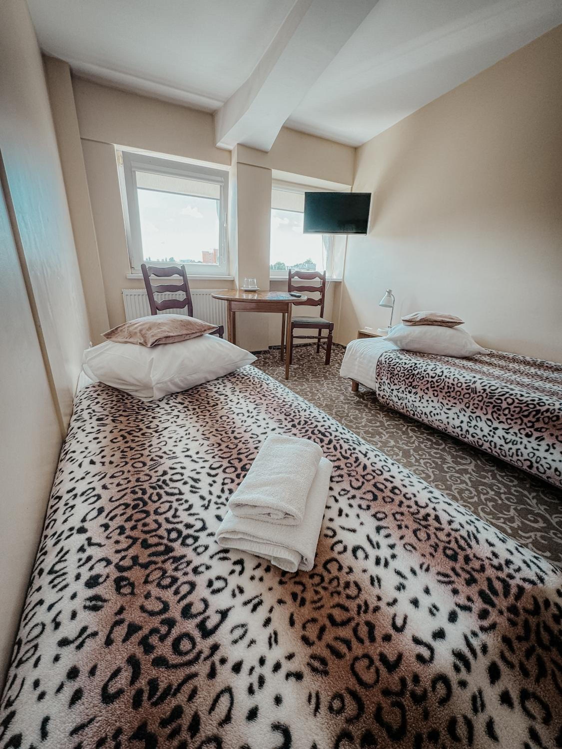 Twin Room - Photo 3