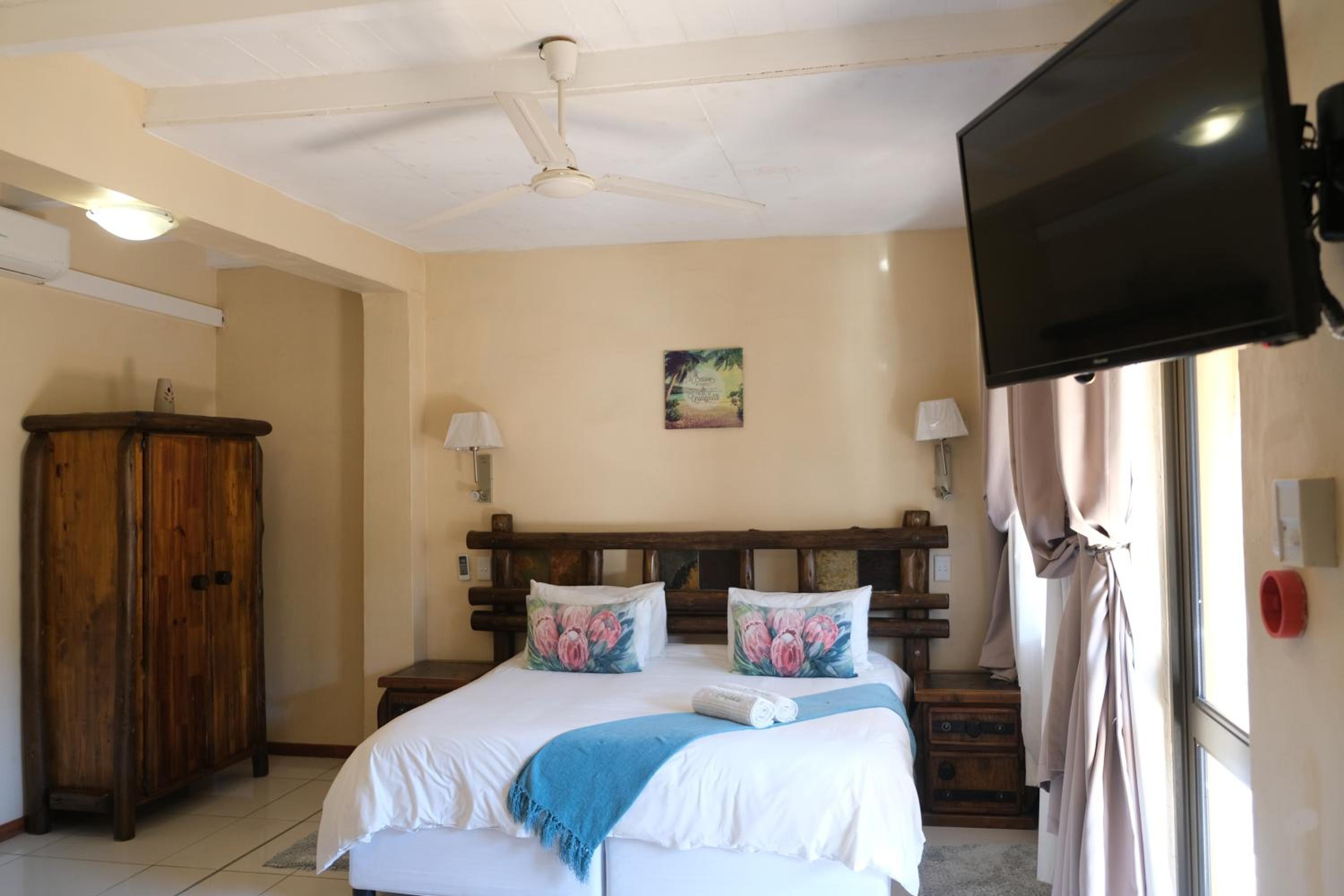 Double Room with Private Bathroom photo 2