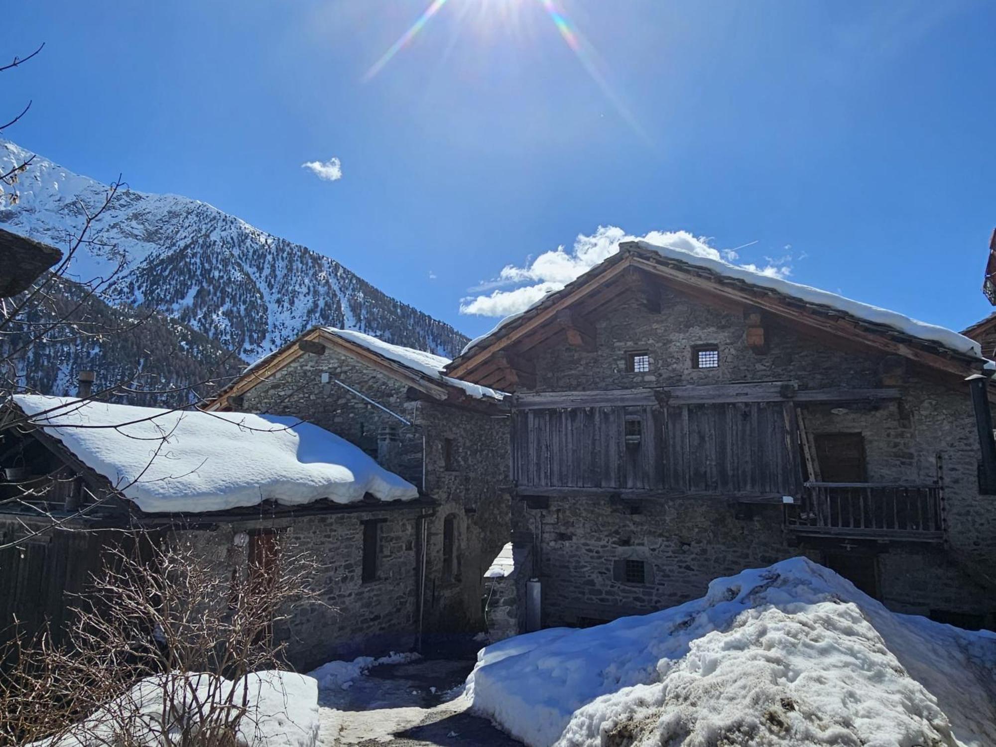 Three-Bedroom Apartment with Montain View photo 3