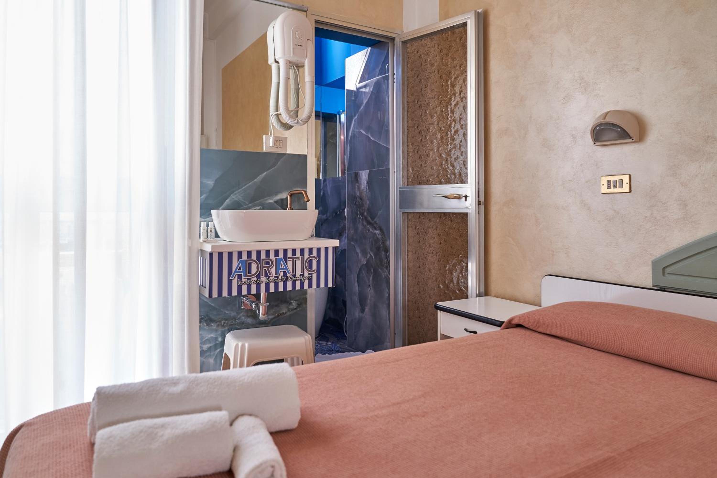 Superior Deluxe Double or Twin Room  - Photo 8