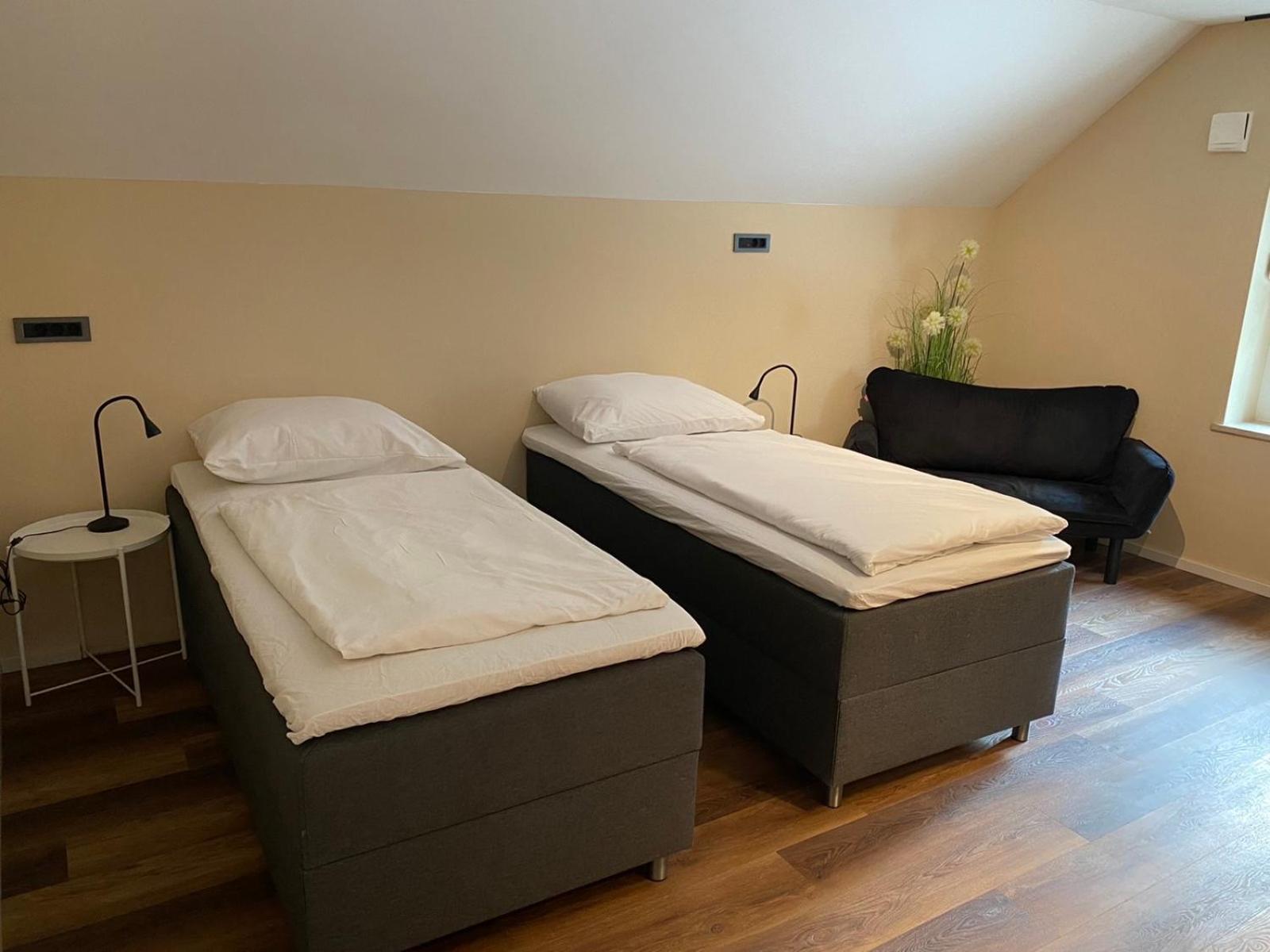 Family Room with Private Bathroom photo 2
