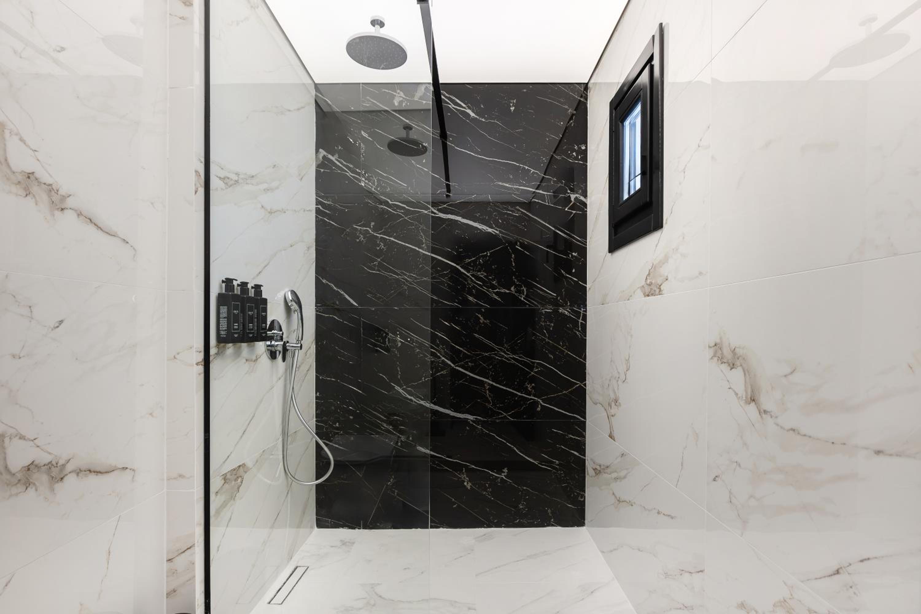 Superior Room - Photo 20