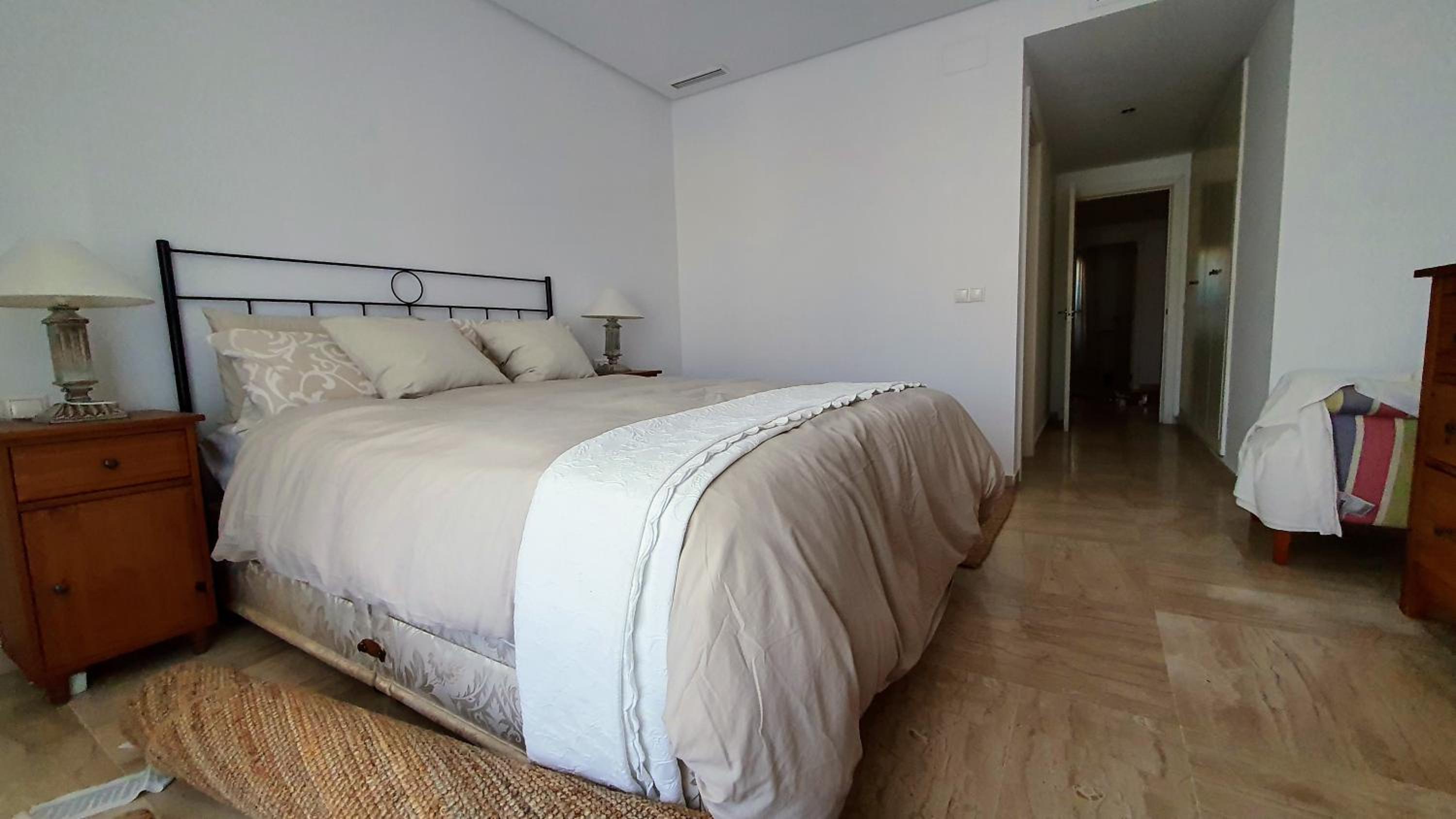 Apartamento de dos habitaciones con terraza y vista al mar