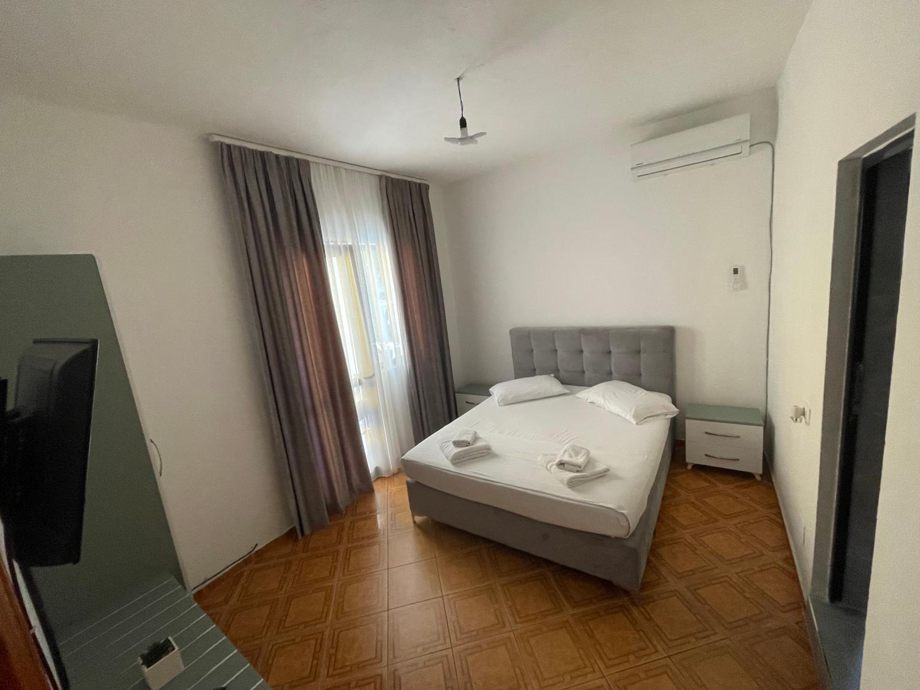 Apartment with Balcony photo 3
