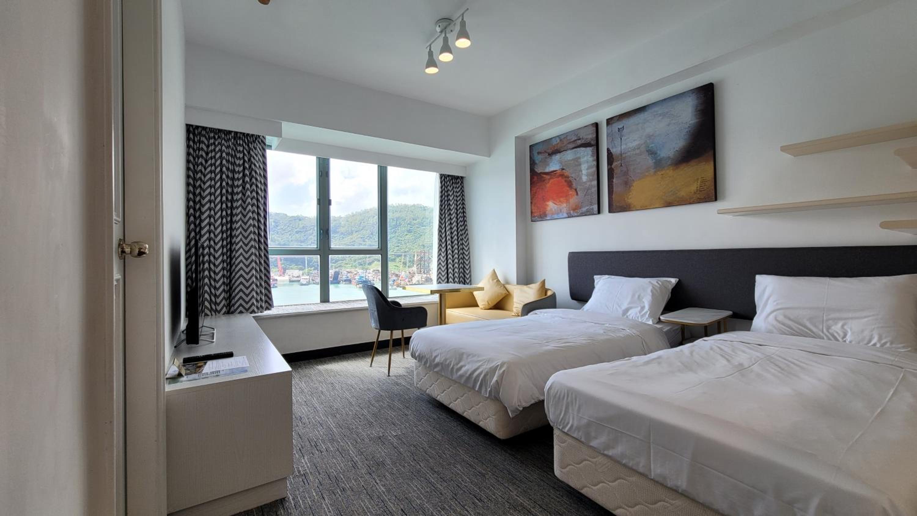 3 Beds Family Seaview Suite (included Breakfast for 3)