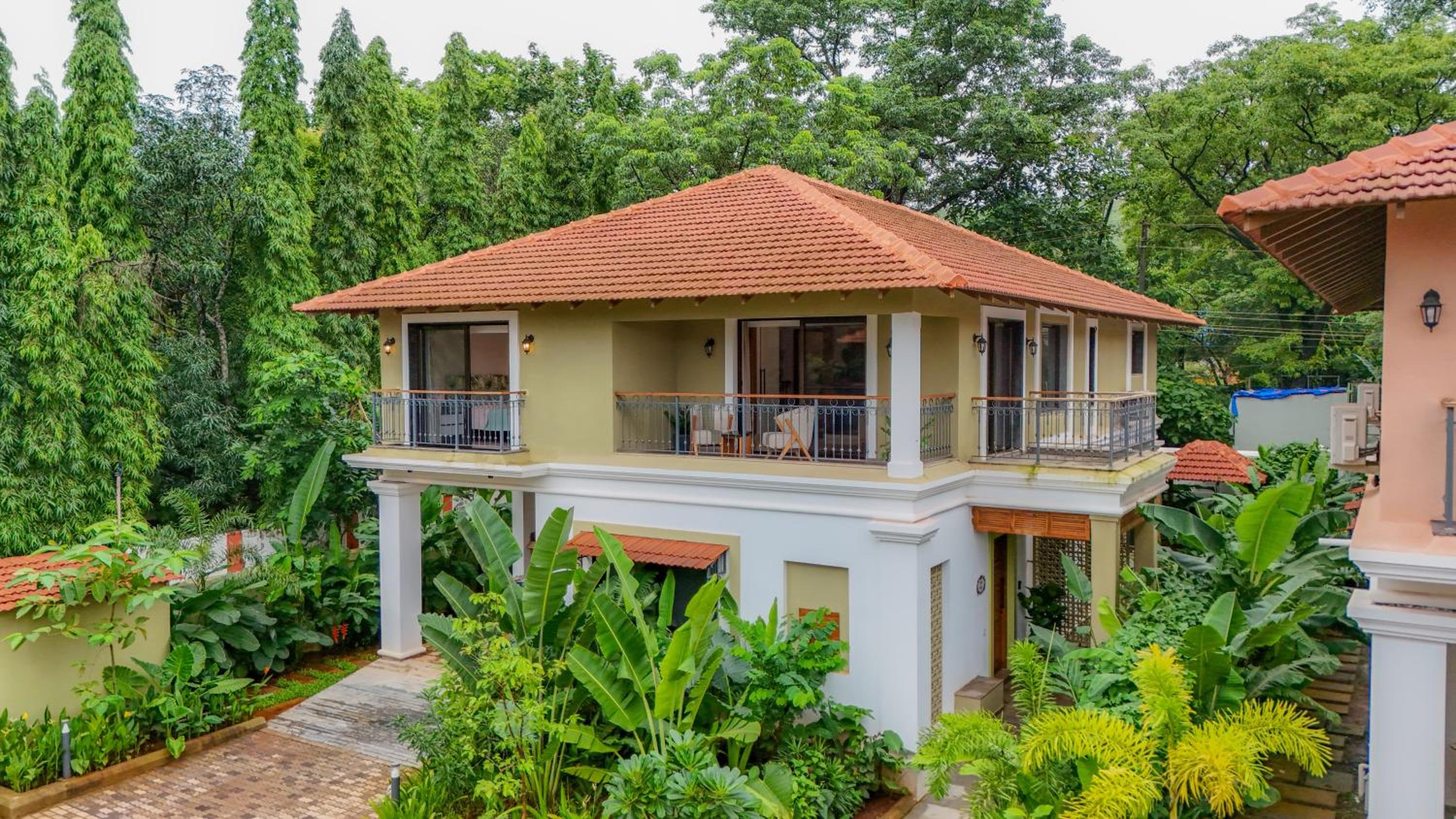 Villa photo 2