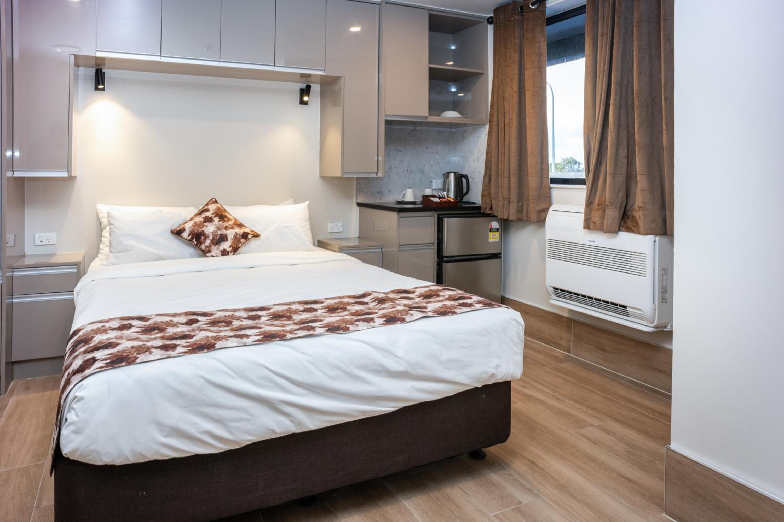 Deluxe Queen Room